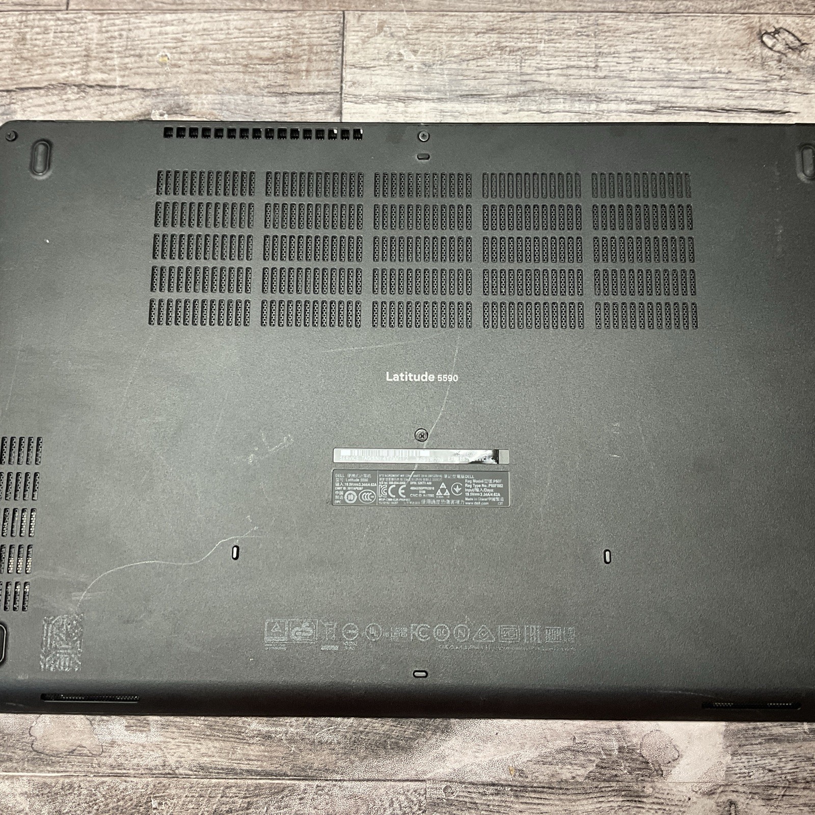 Dell Latitude 5590 / No POST / Cracked Screen / No RAM / No SSD / O10