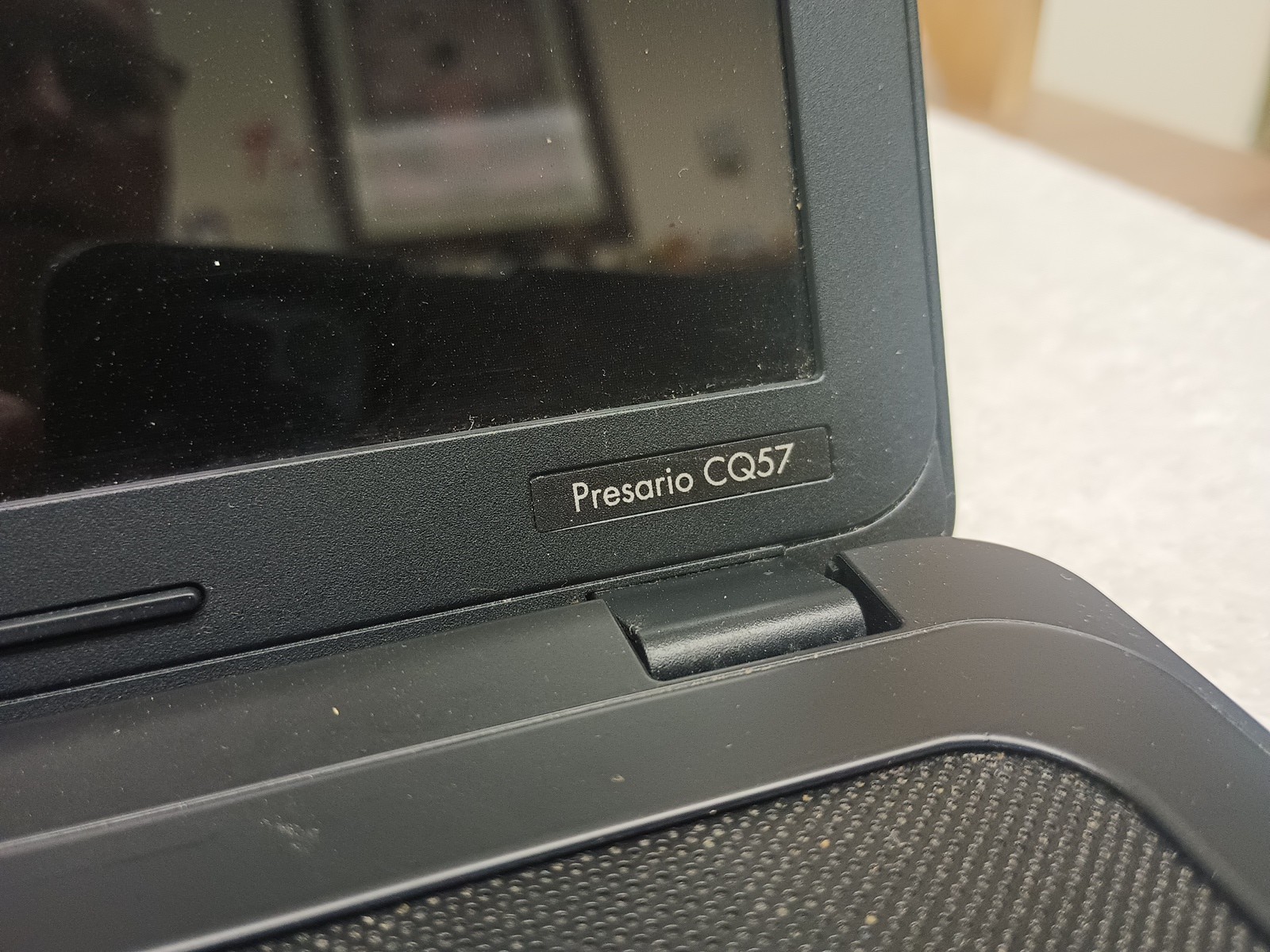 Compaq Presario CQ57-229WM AMD C-50 1.00 GHz 4 GB Ram NO HDD Boot To Bios