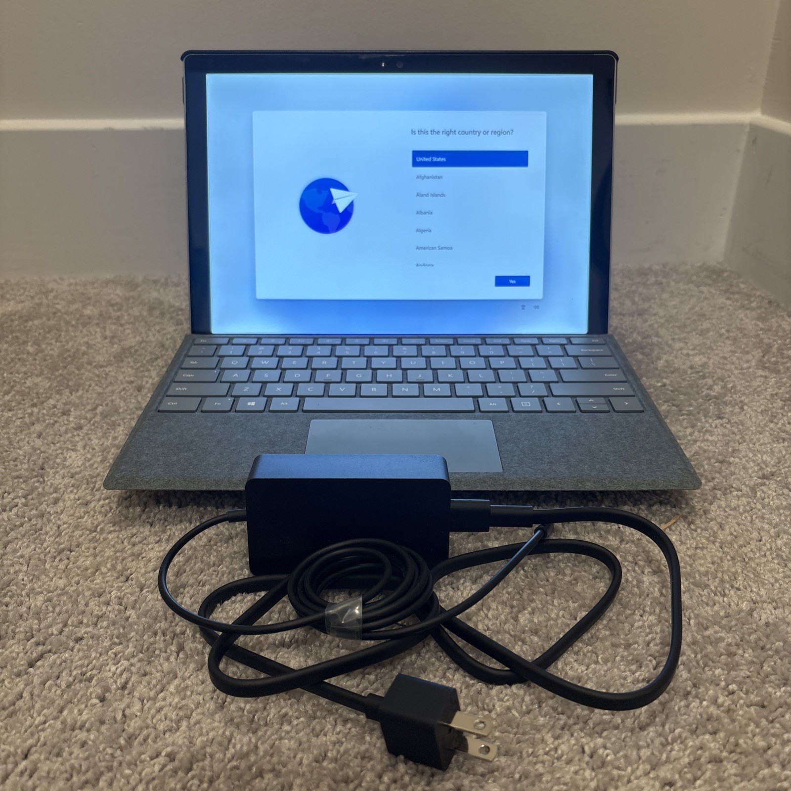 Microsoft Surface Pro 4 i5-6300U 8GB RAM 256GB Windows 11 SSD Read description