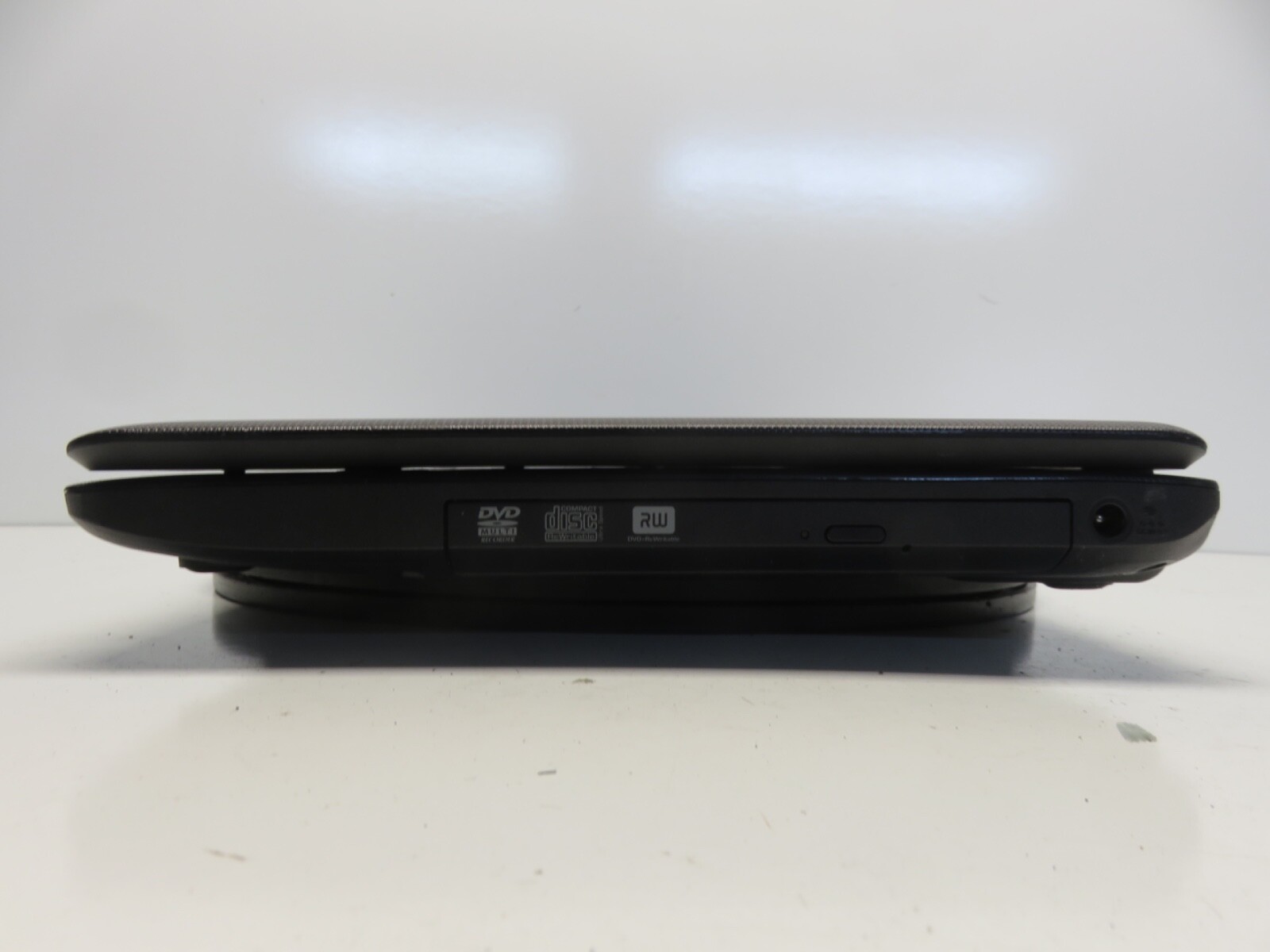 Toshiba Satellite C655-S5049 Laptop Intel Celeron 900 2.2GHz 2 GB NO HDD No Batt