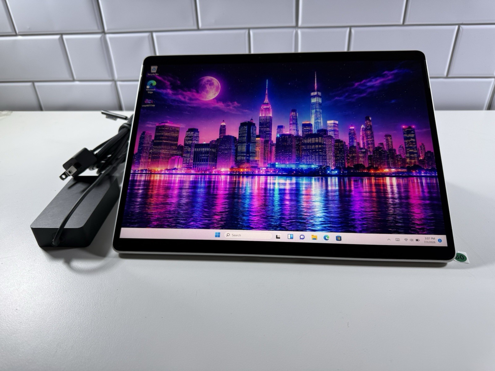 Microsoft Surface Pro 8 (1982) i5-1145G7 – 16GB RAM – 256GB 120Hz – Win 11 Pro