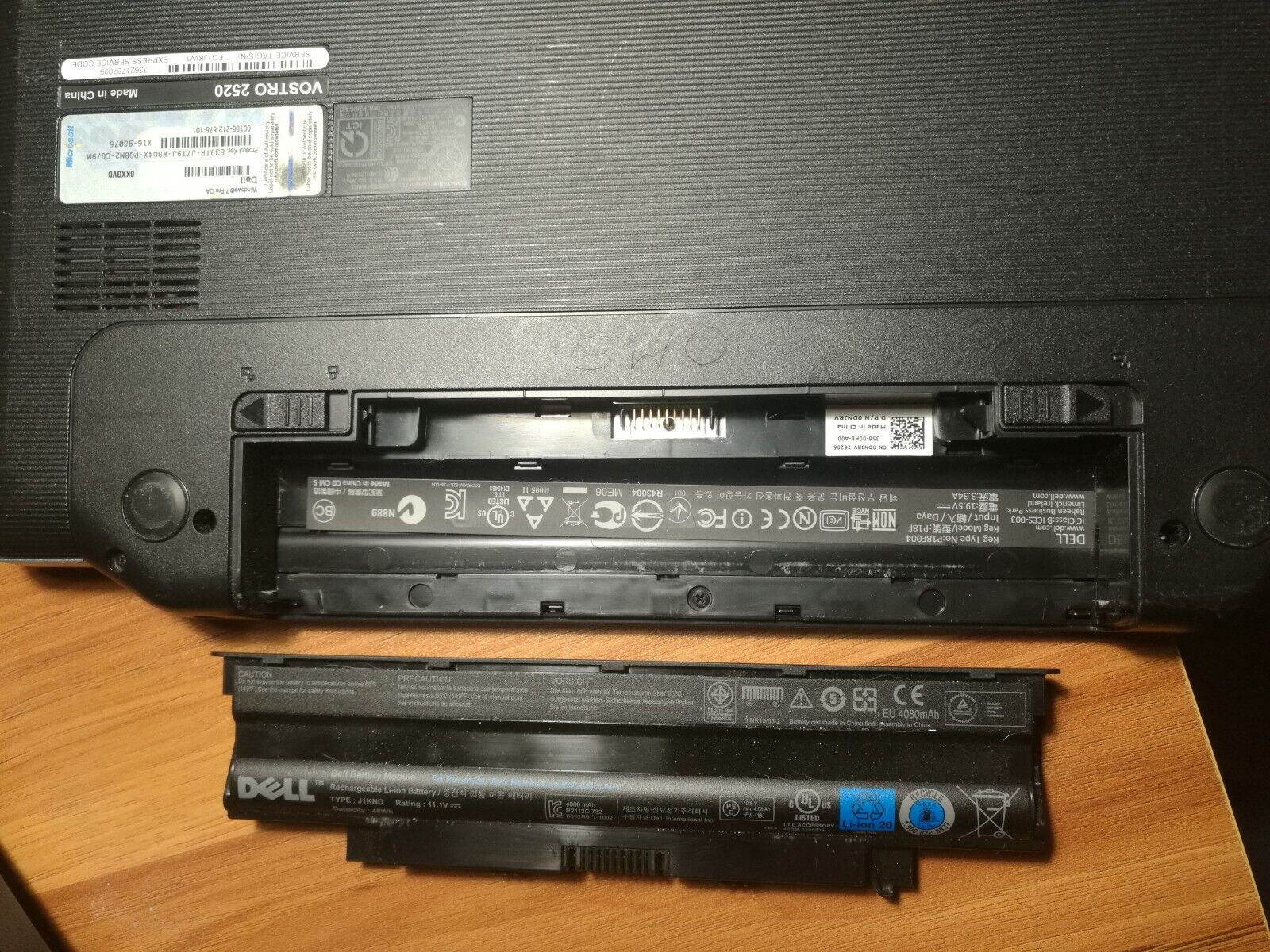 Dell Vostro 2520 Core i3-2328M 15.6″ Laptop, Not work, Sell for parts only!