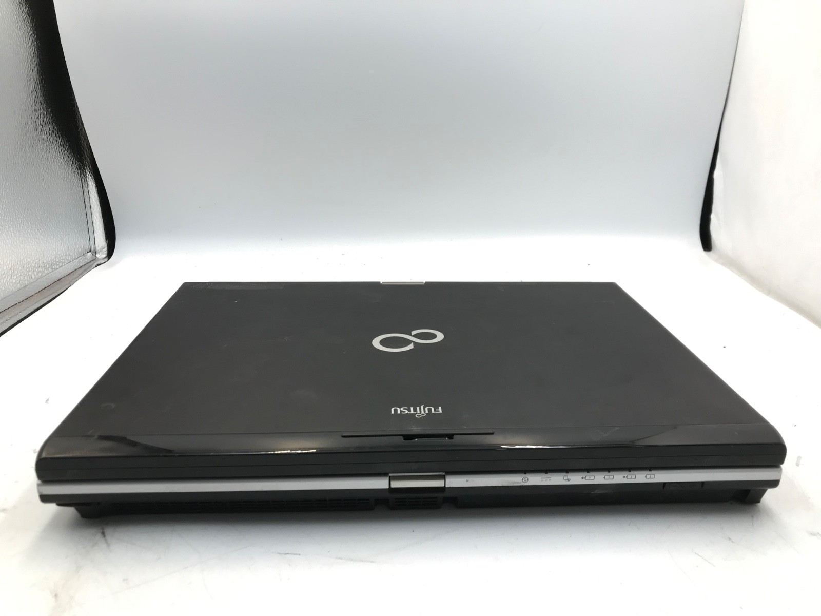 Fujitsu LifeBook T900 Intel Core i5-520M 2.4GHz 13″-CASE DAMAGE- MZ