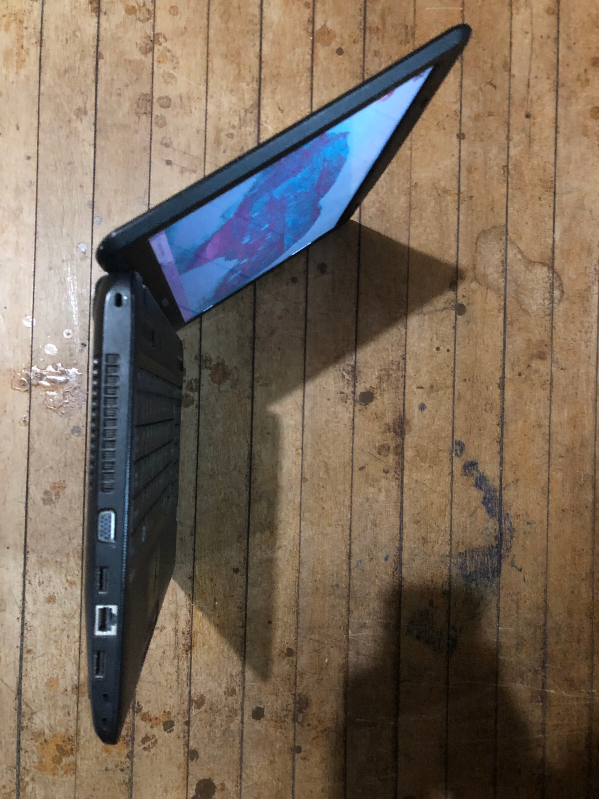 Toshiba Satellite C655-S5132 (4 GB RAM, Intel Celeron, 128 GB SSD, No OS)