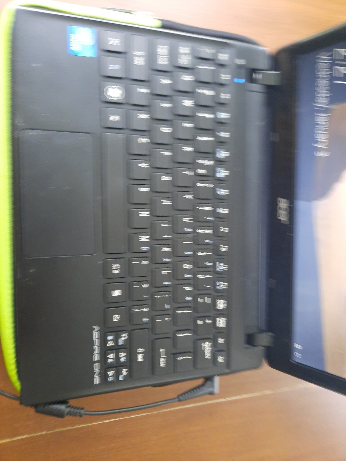 Acer Aspire One Laptop With Carrying Case WORKING