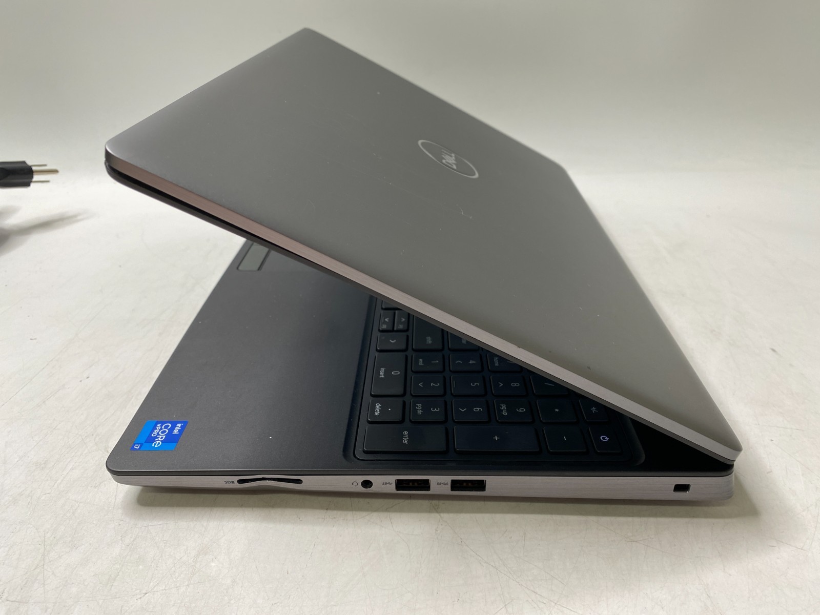 Dell Precision 7560 i7 32GB DDR4 2x 500GB SSD NVIDIA T1200 W11P – Missing Keys