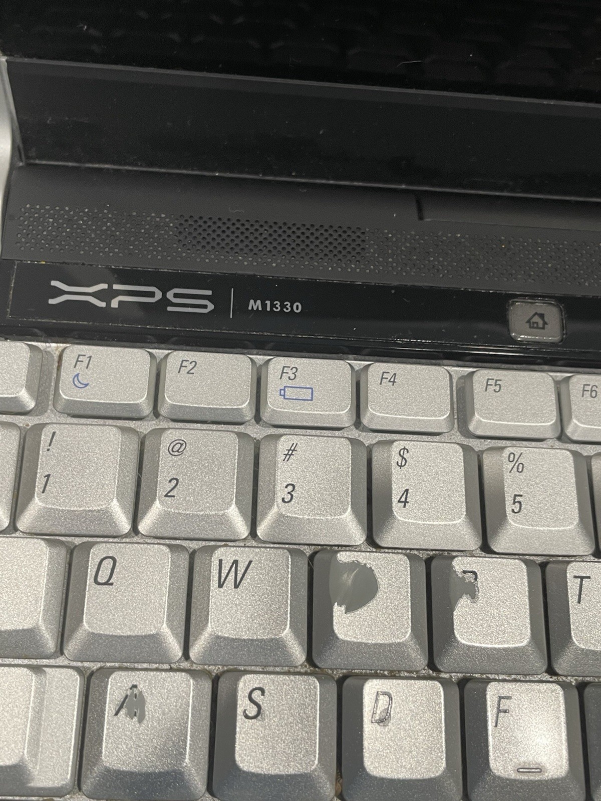Dell XPS M1330 13″ Laptop Powers On Not Further Testing Red