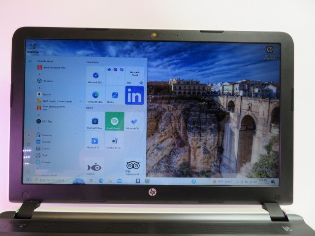 HP PAVILION 15Z-AB100, AMD A8-7410, 8GB, 1TB HDD, WEBCAM, WIN 10, BAD BATTERY