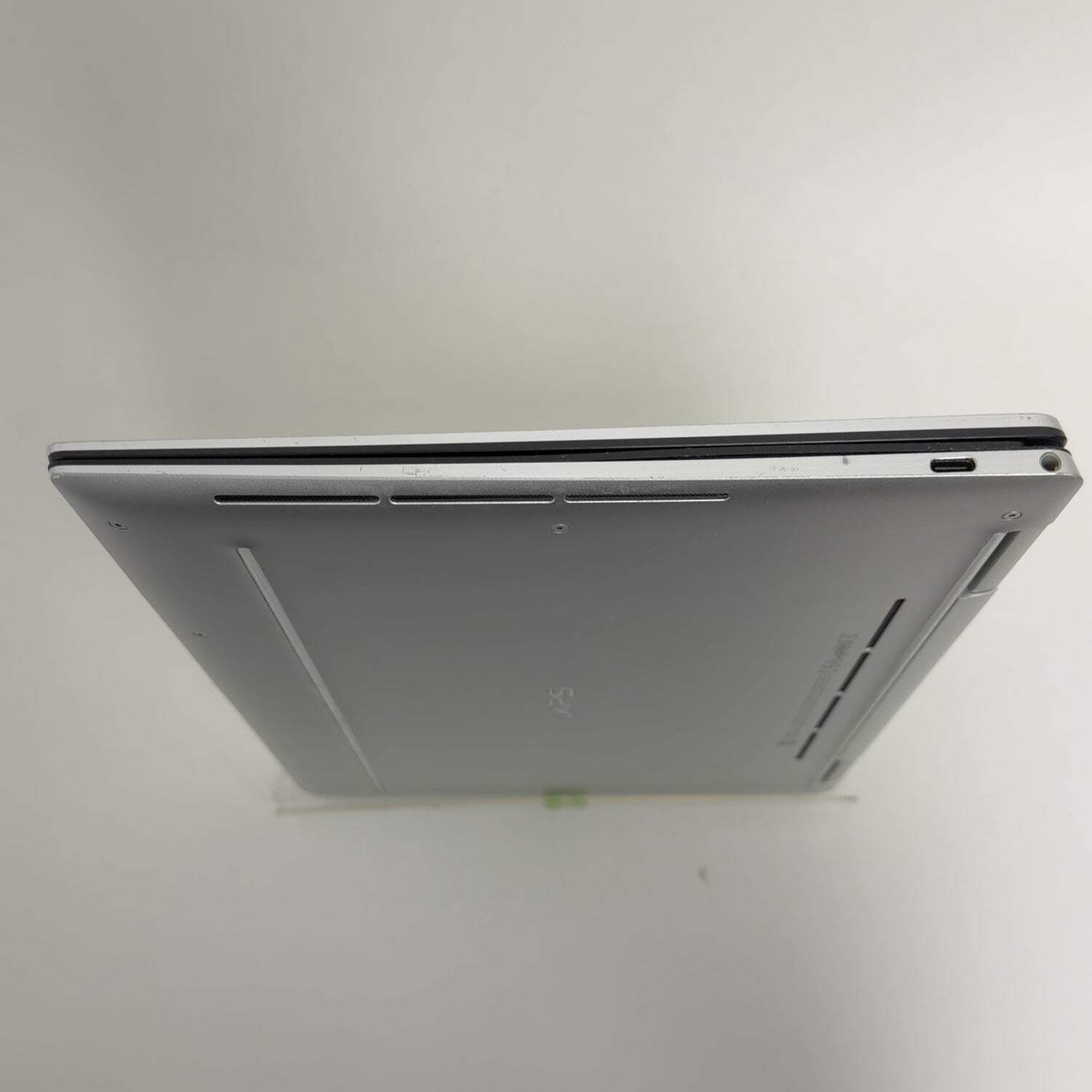 Broken Dell XPS 7390 13.4″ i7-1065G7 1.3GHz 16GB RAM 256GB SSD LCD Spot