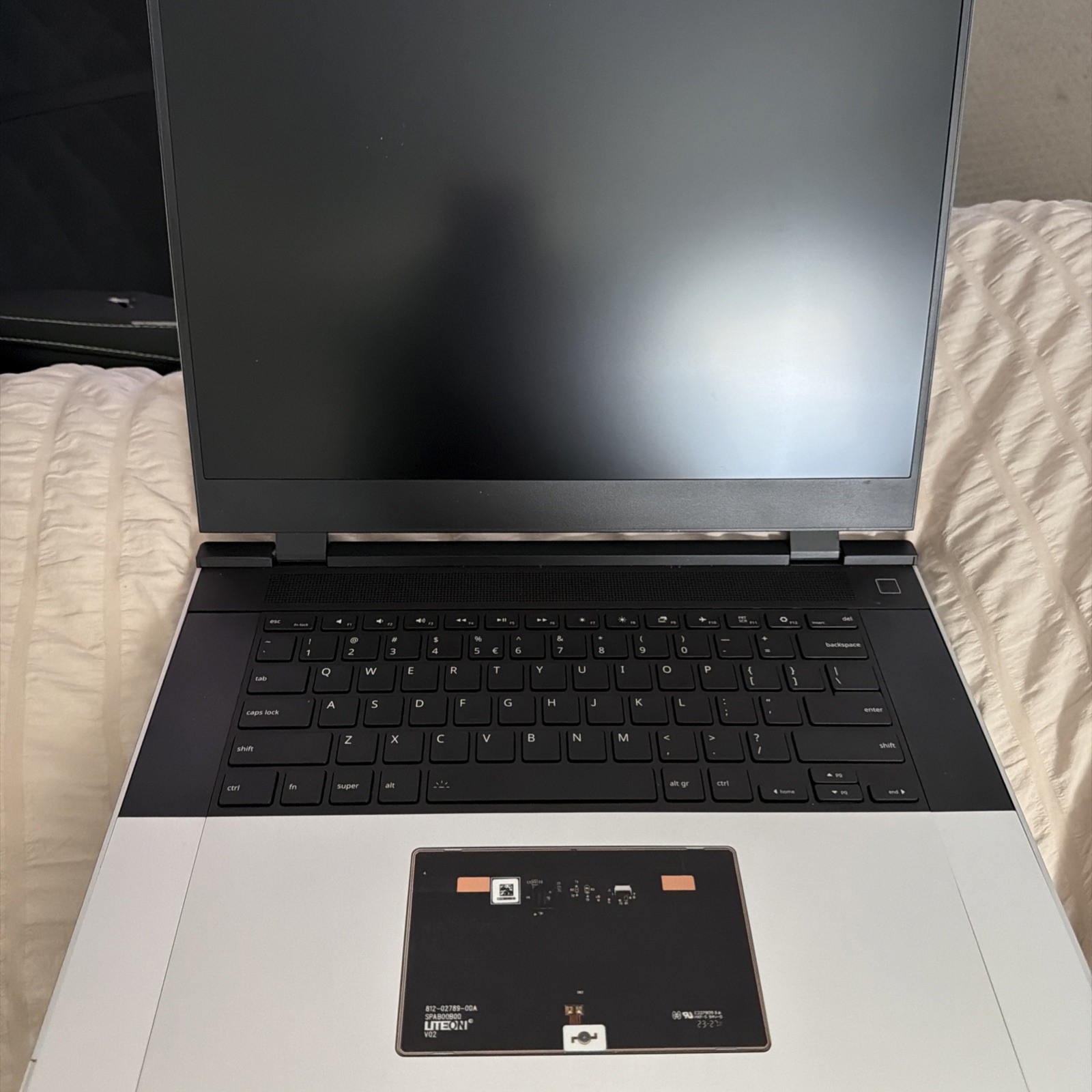 Framework 16 DIY 16-DIY 16″ Ryzen 7 7840HS 3.8GHz 32GB RAM 2TB NVME SSD