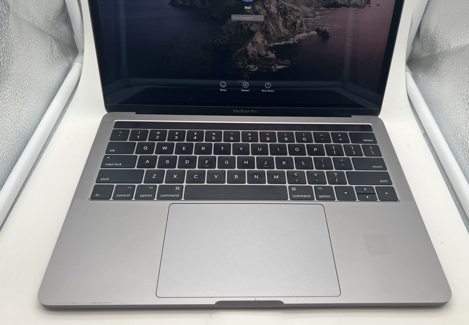 2017 Macbook Pro 13 3.1Ghz Intel Core i5 8GB RAM 256GB BAD KEYBOARD/BAD TRACKPAD
