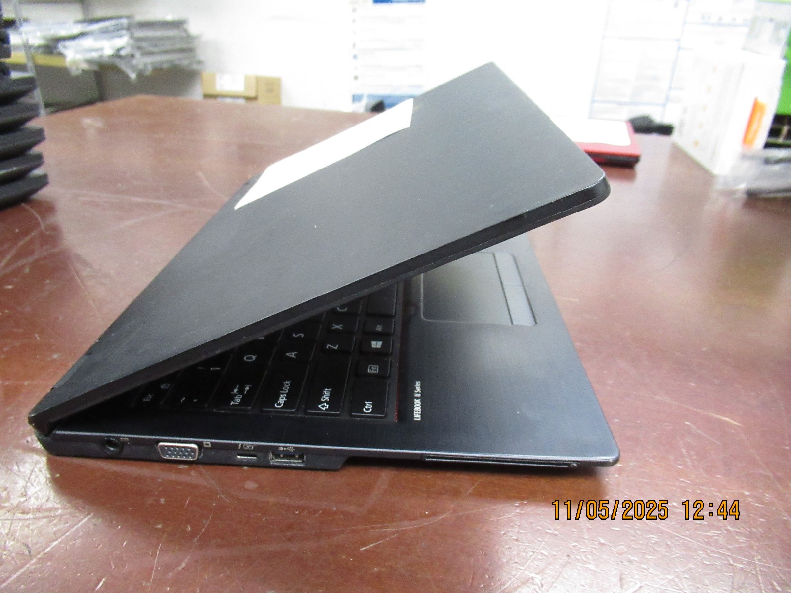 Fujitsu Lifebook U749 i7-8665U 1.90GHz Laptop [NO RAM/HDD/AC/OS] [BADBTRY]