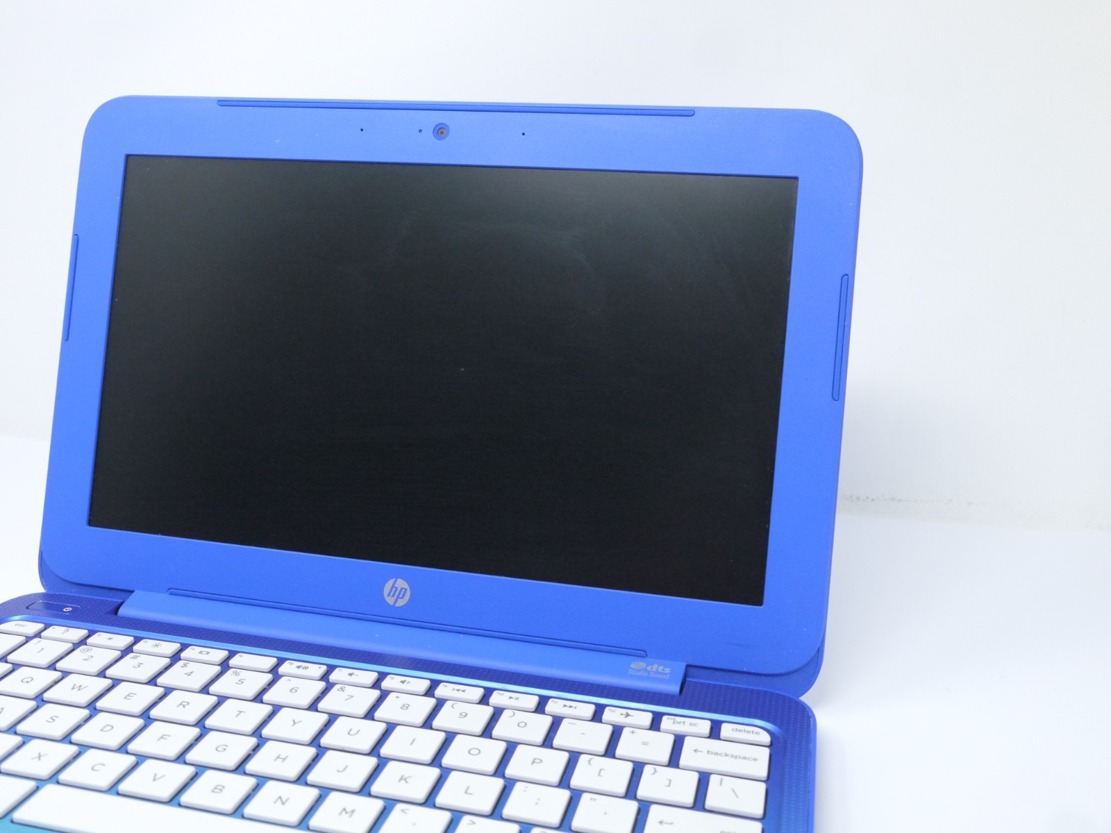 HP Stream 11-d077nr 11.6″ Laptop – N2840 / 2GB / 32GB eMMC / Win 10 – Read Desc