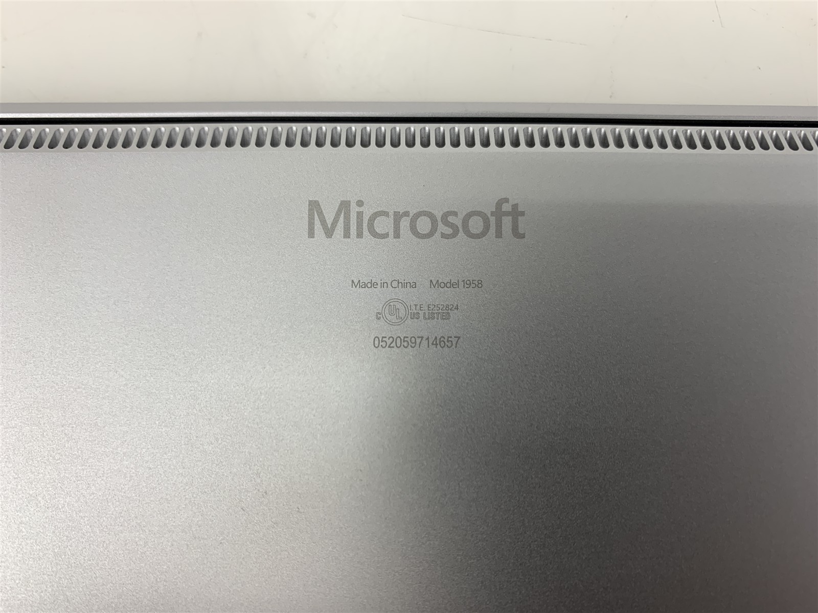 Microsoft Surface 4 AMD Ryzen 5 2.20GHz 8GB RAM 126GB NVMe Win 11 Home