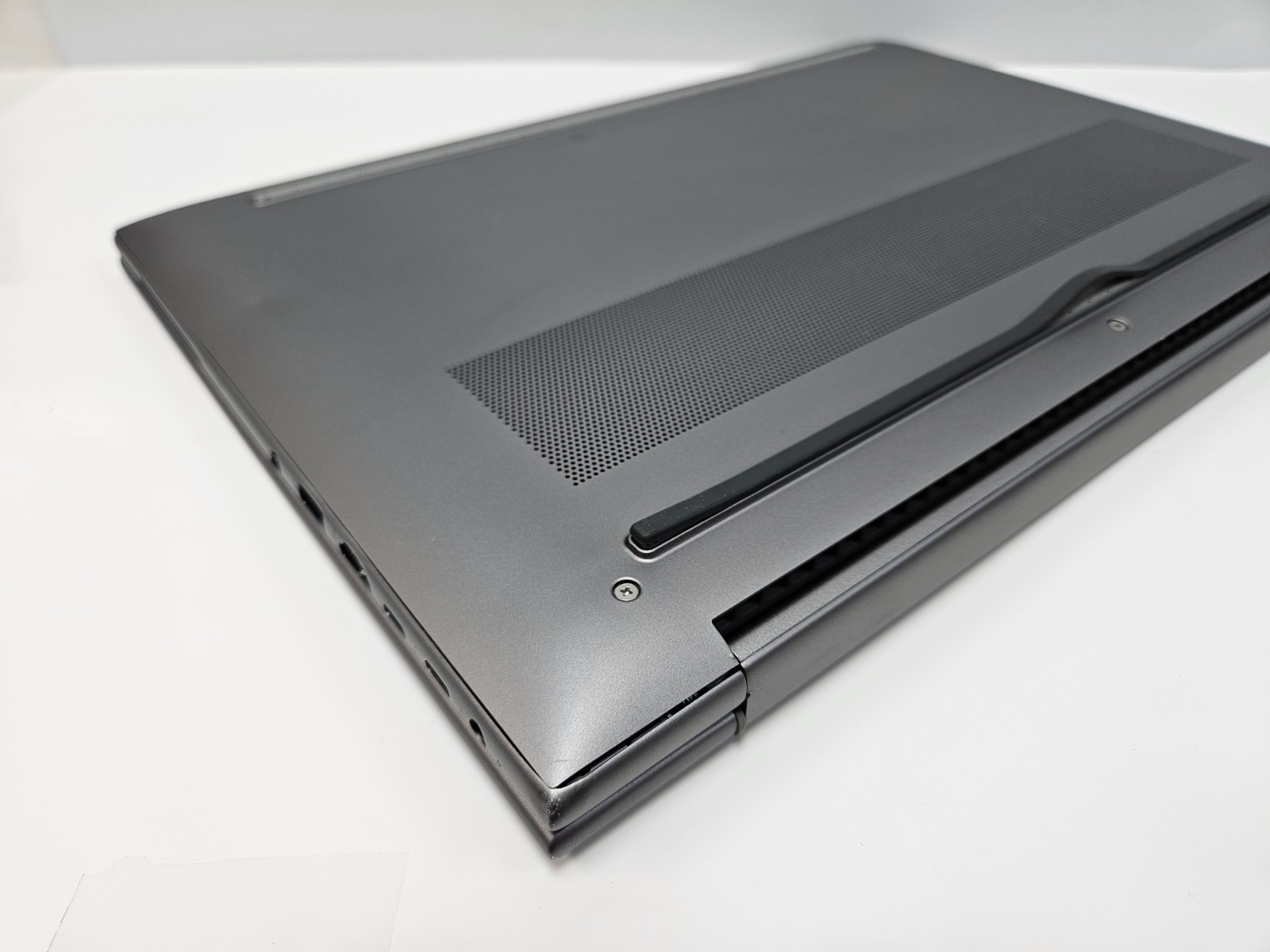 HP ZBook Power G11 16″ Mobile Workstation Ultra 7 165H 32GB – 1TB SSD Watrranty
