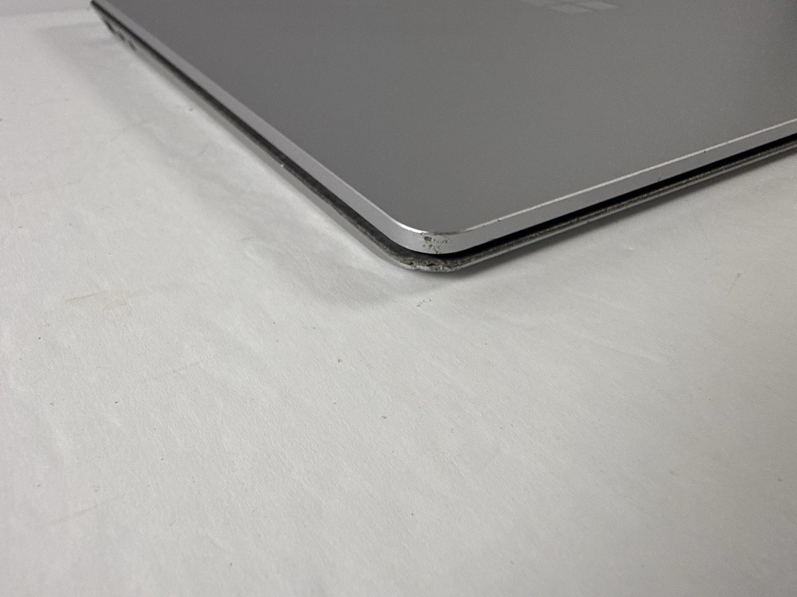 Microsoft Surface Laptop 5 13.5” 1950 Intel Core i7-1265U 16GB RAM 512GB NVME
