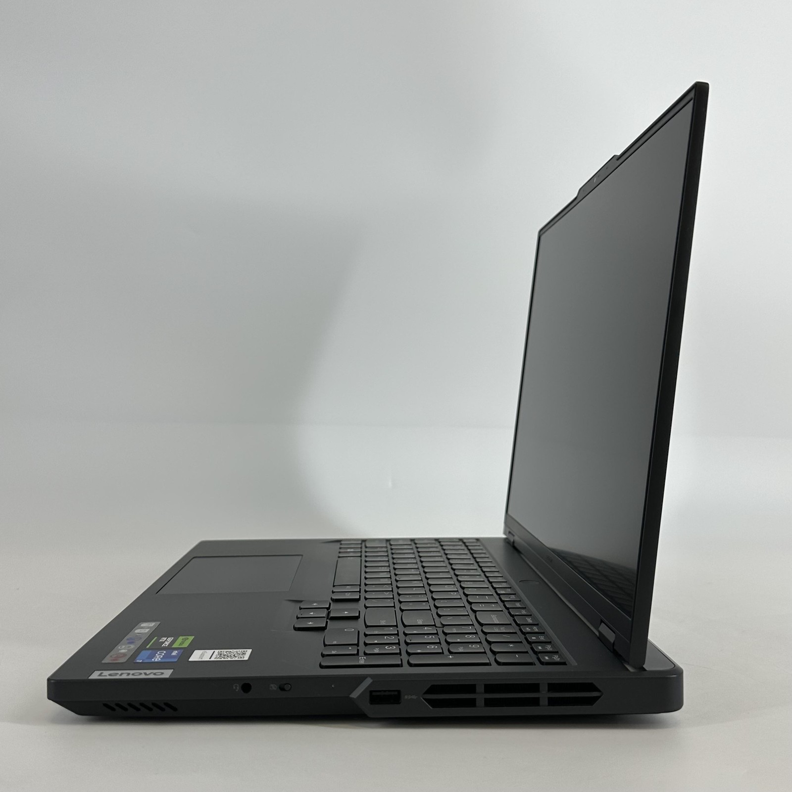 Lenovo Legion Pro 5i Gen 8 16 240Hz QHD+ 2.1GHz i7-13700HX 32GB 1TB SSD RTX 4070