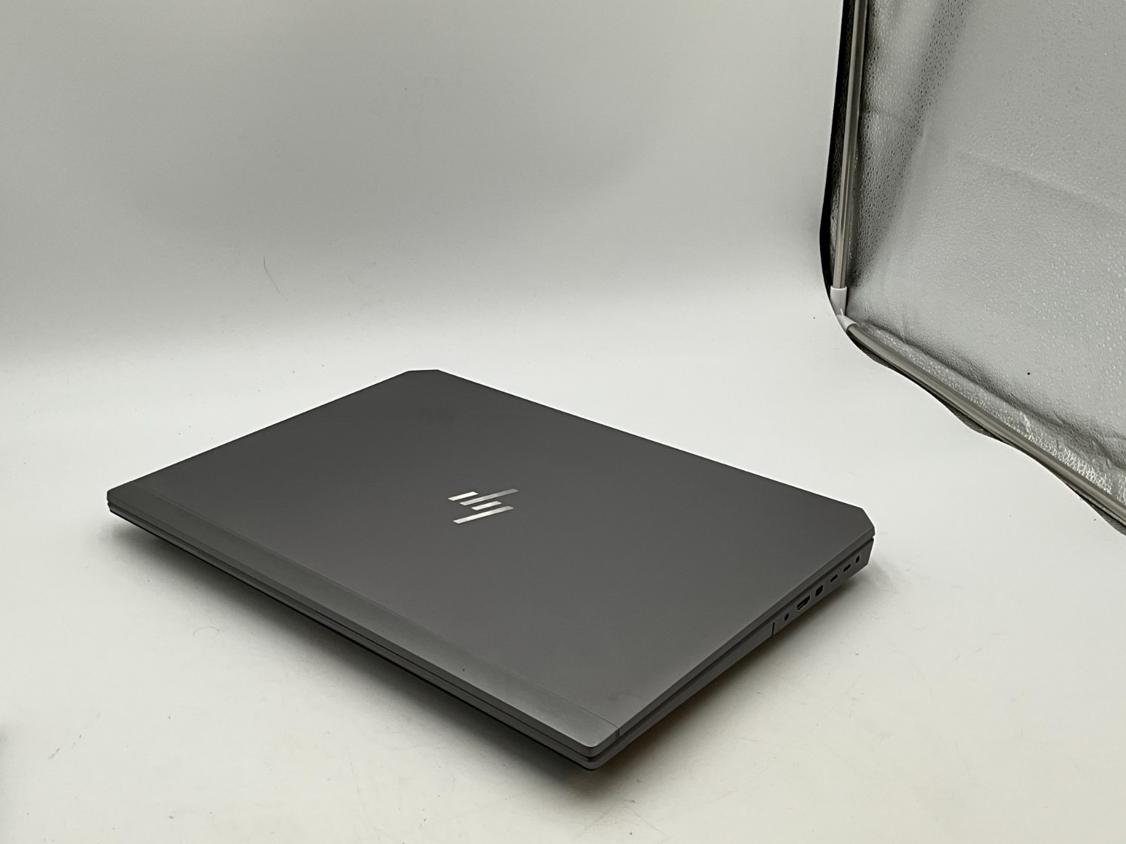 HP ZBook 17 G5 5JQ94US i7-8850H 2.60g 32GB 1tb/512 Win11 laptop 5CD9165YXT