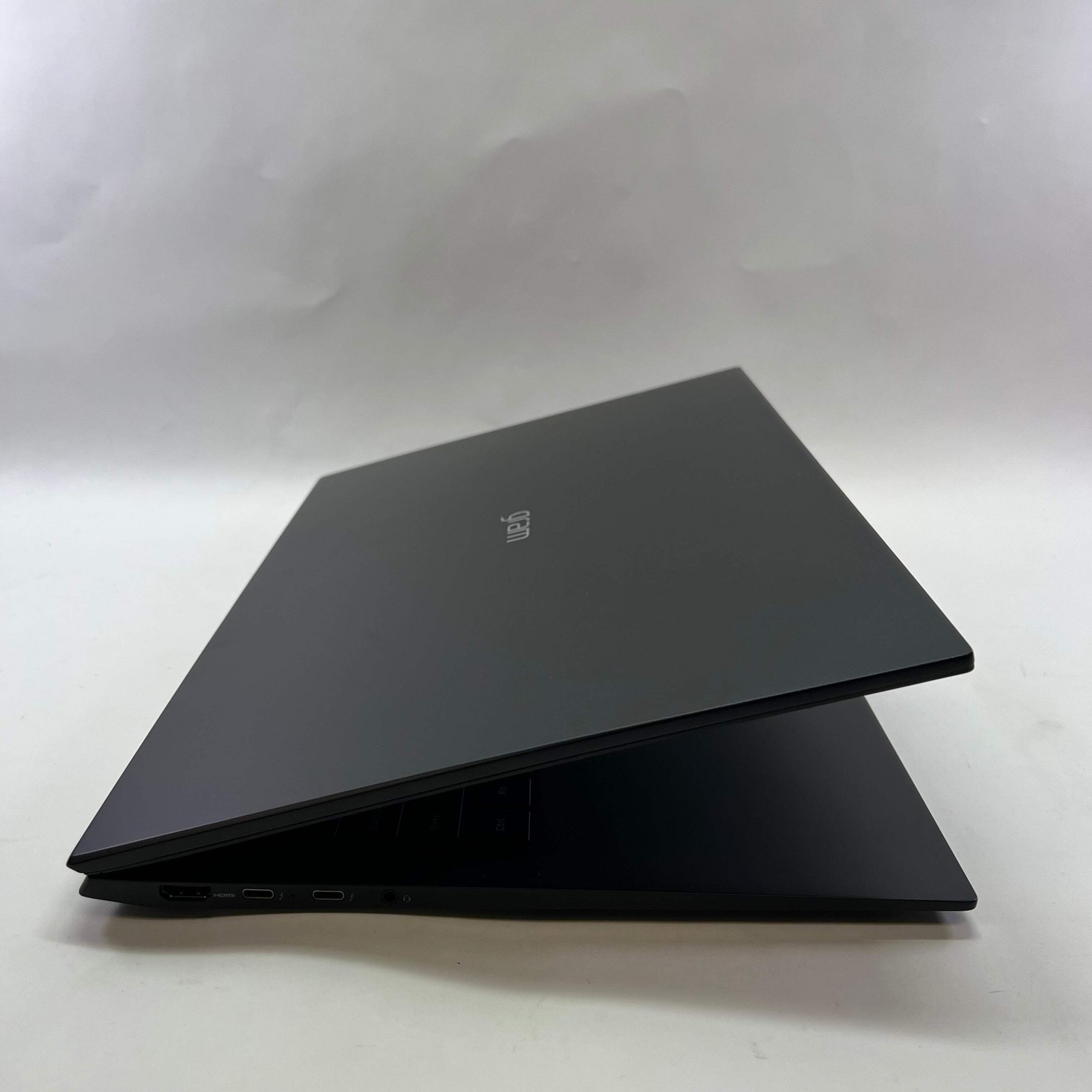 LG Gram 17ZB90R 17″ i7-1360P 2.2GHz 16GB RAM 1TB SSD