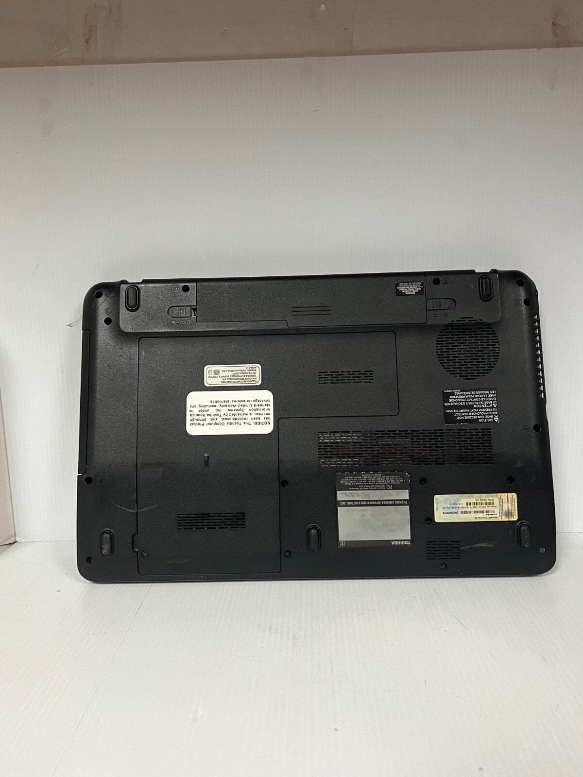 TOSHIBA Satellite 15.6″ Laptop, AMD Vision, 4GB RAM, No HDD
