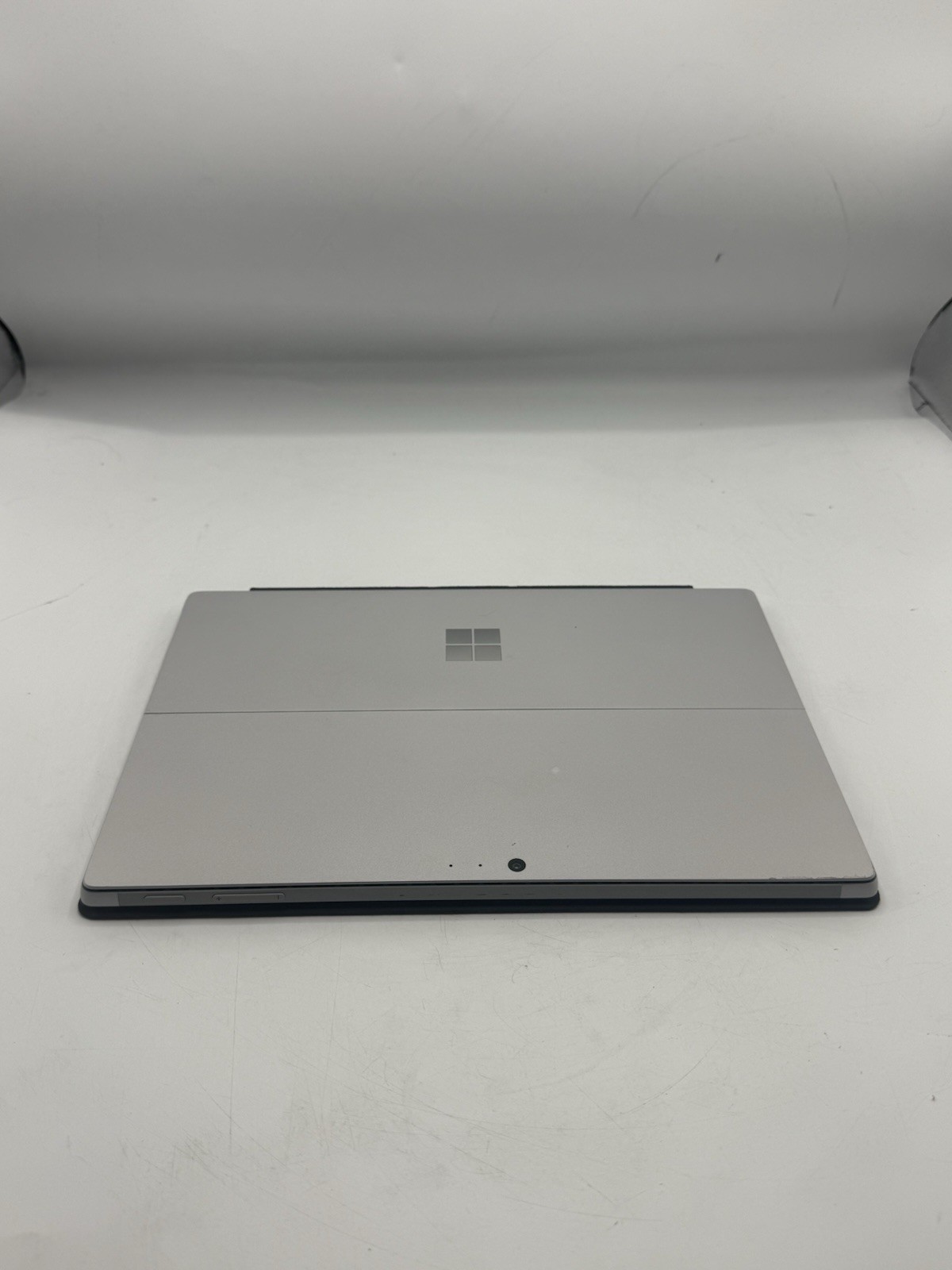 Microsoft Surface Pro 1796 12.3” Intel i5-7300U 2.6GHz 4GB RAM 128GB SSD WIN10P