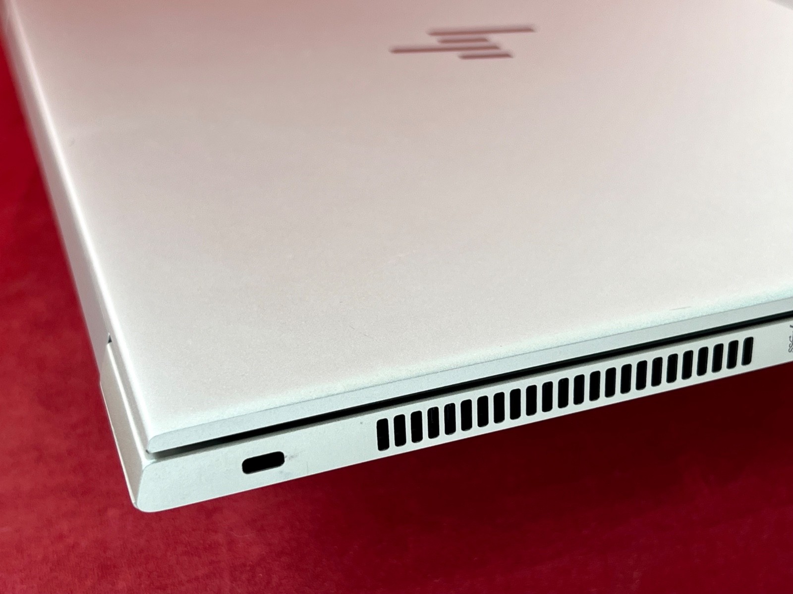 NEAR MINT HP ELITEBOOK 840 G6 14″ FHD DISPLAY INTEL i7-8665U 256GB 8GB, 3 CYCLES