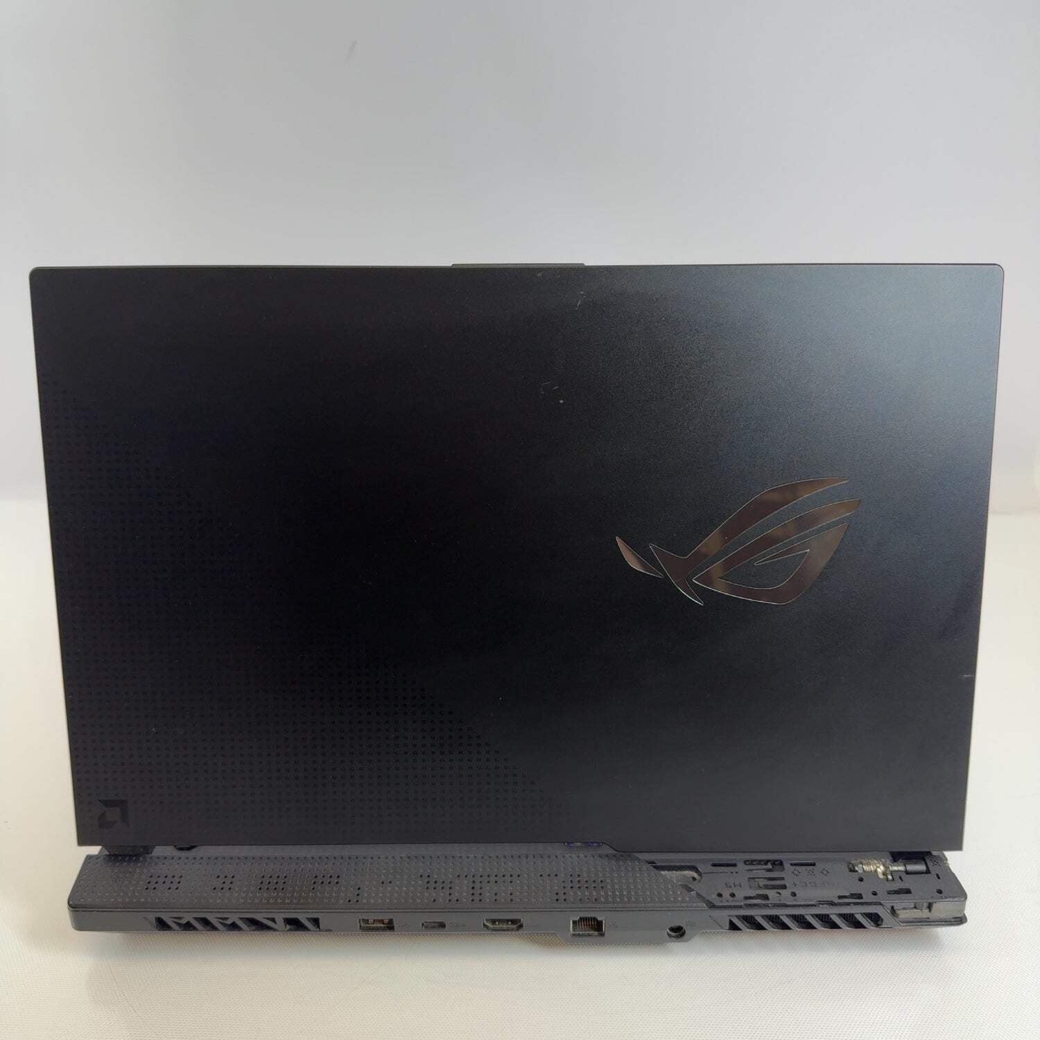 Asus ROG Strix G15 G513QY 15.6″ Ryzen 9 5900HX 3.3GHz 16GB RAM 500GB SSD RX 6800