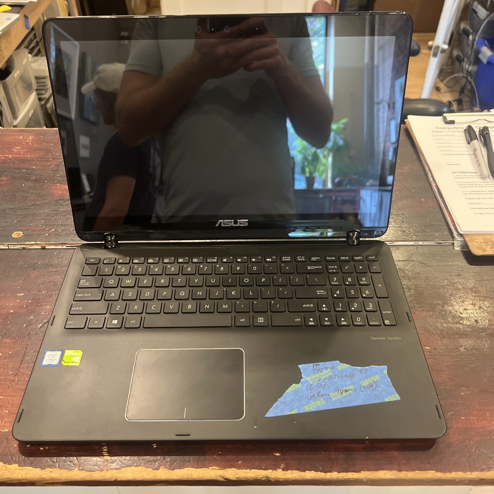 ASUS Q524UQK 15.6″ Intel Core i7 7th Gen., 2.7 GHz, 12 GB RAM, 480GB SSD) Laptop