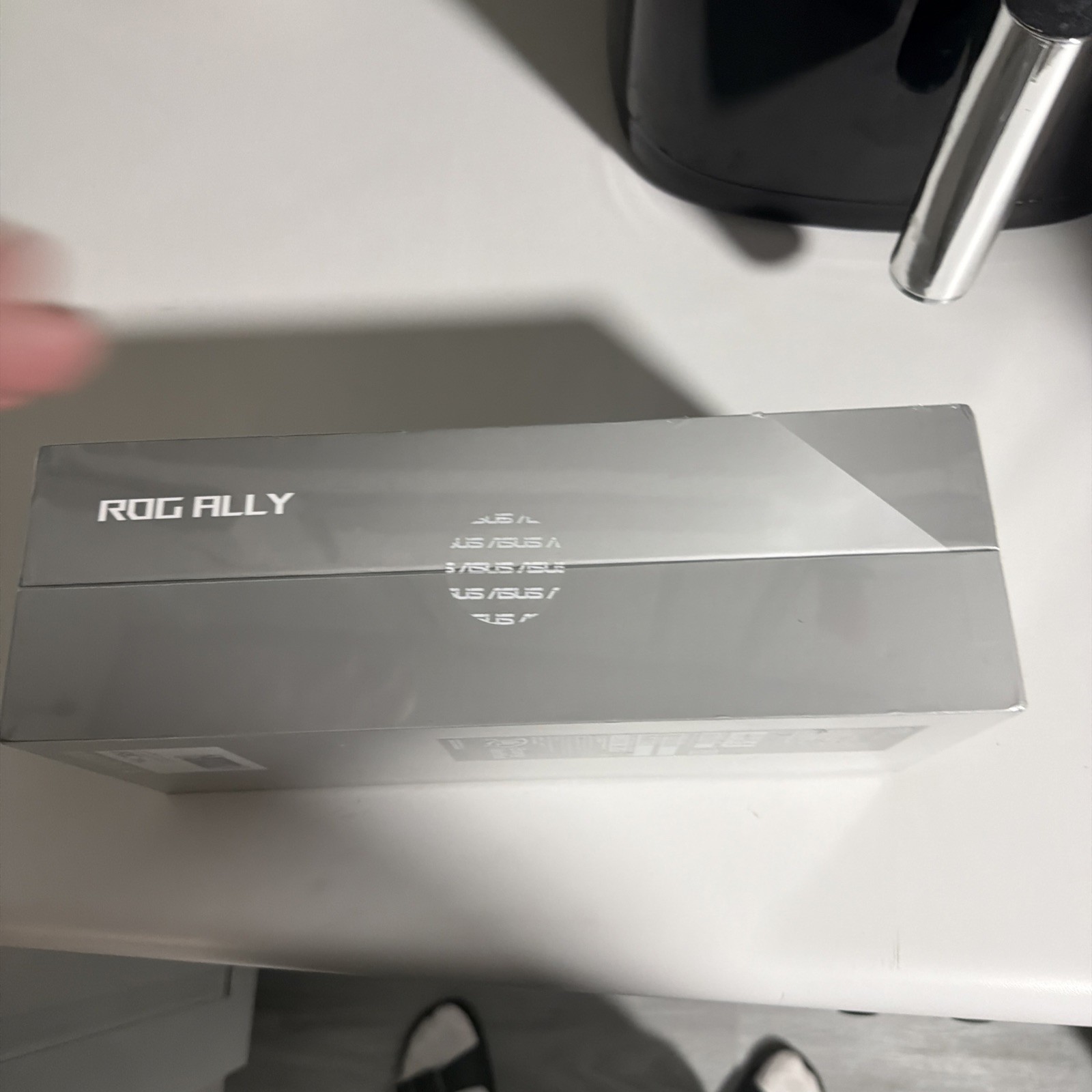 ASUS ROG Ally 7″ 120Hz FHD 1080p Handheld AMD Ryzen Z1 EXTREME 512GB