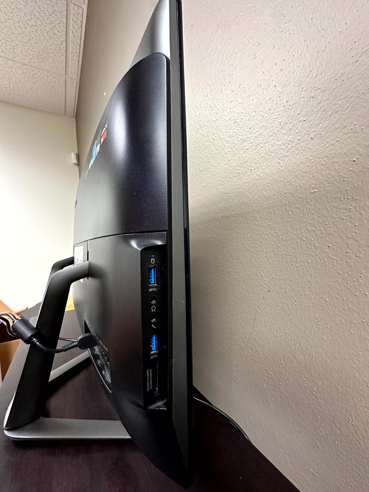 Lenovo C40-05 All-in-one Desktop Computer 21.5″ AMD A6 1.8Ghz 8GB 500GB Win 10