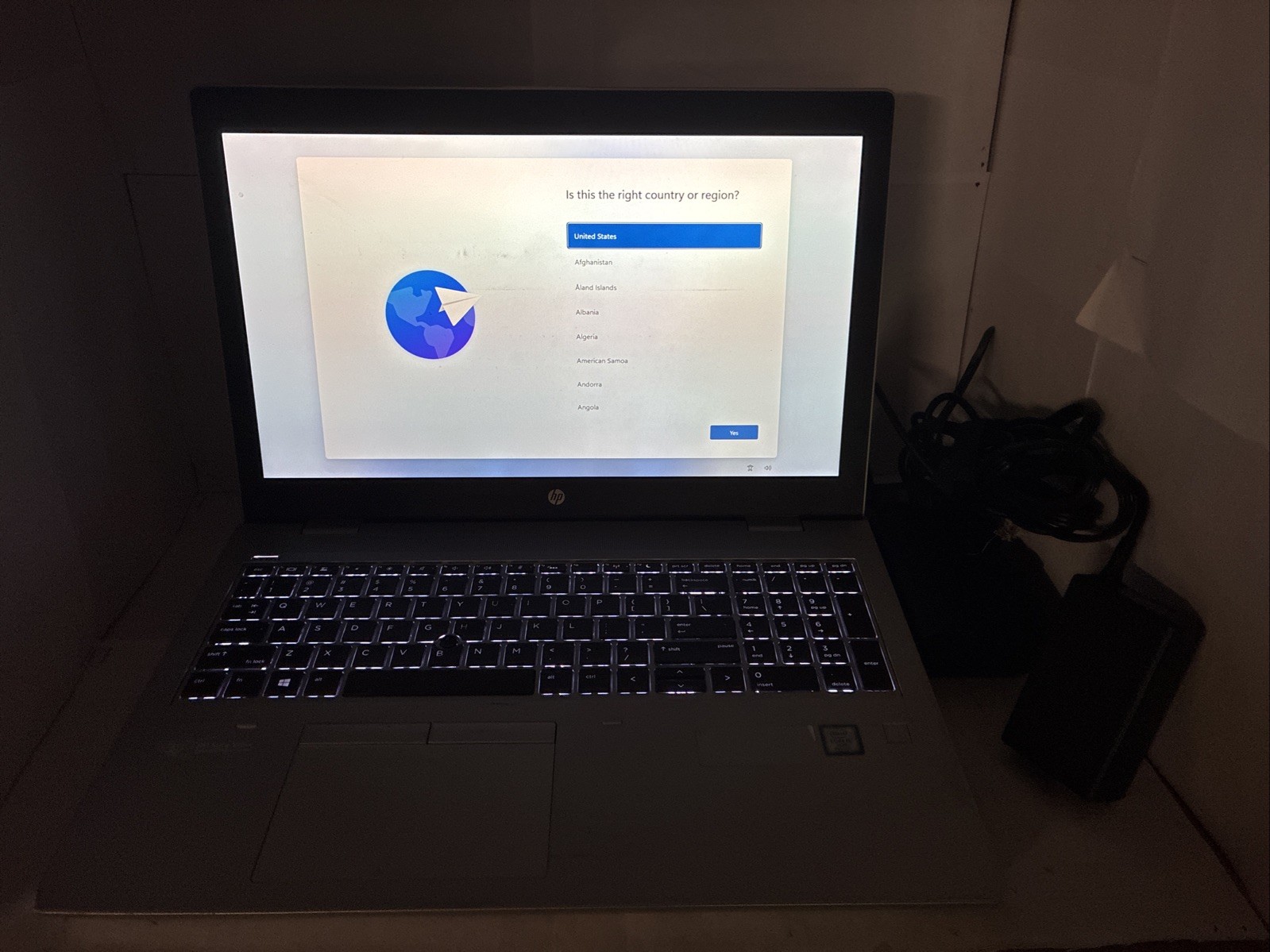 HP ProBook i5-8365U 8GB 256GB Win11 Pro Sure View + Docking Station 15.6″
