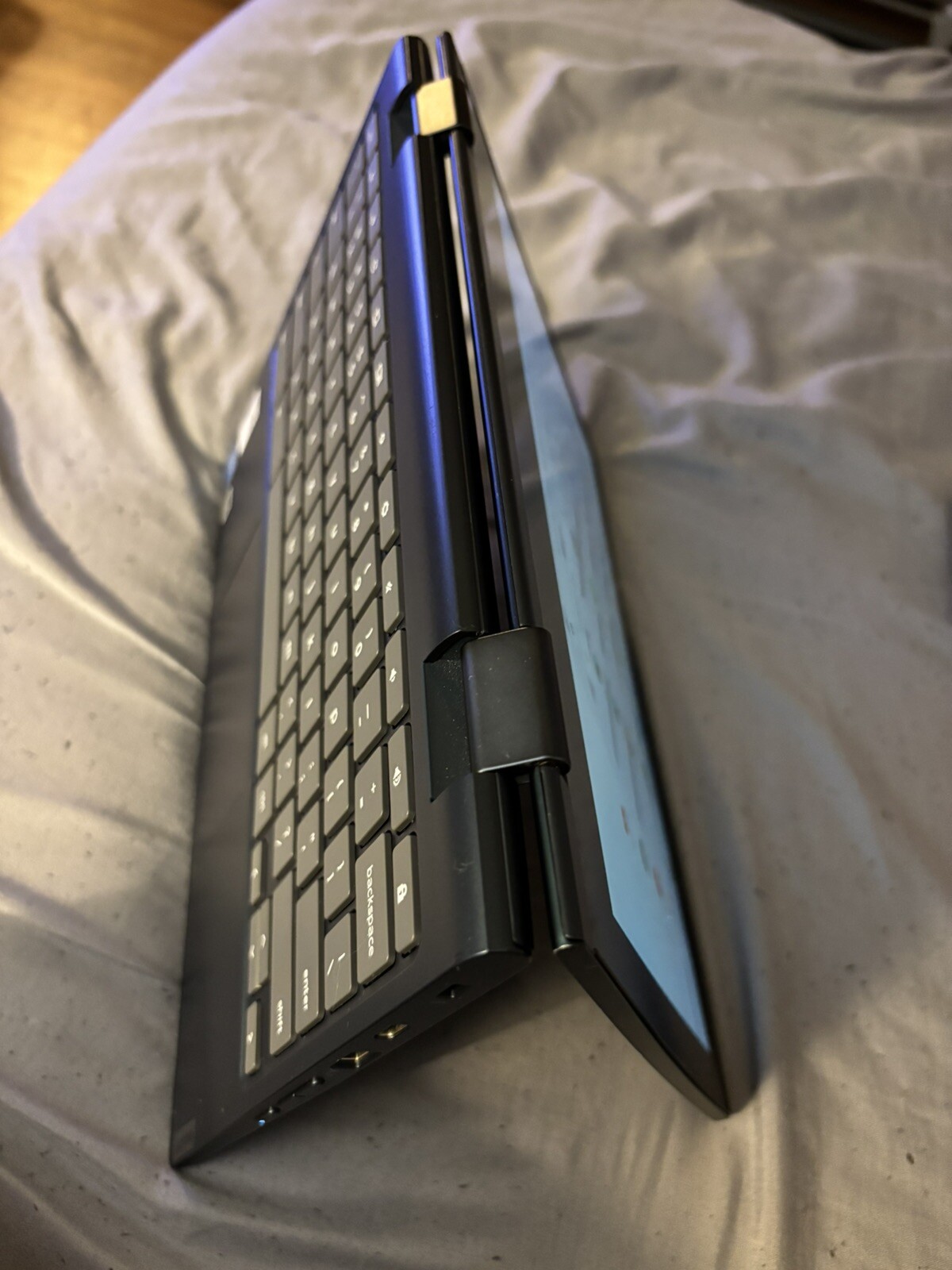 Lenovo ThinkPad E570 15.6″ (256GB SSD, Intel Core i5-7200U, 8GB RAM) Laptop -…