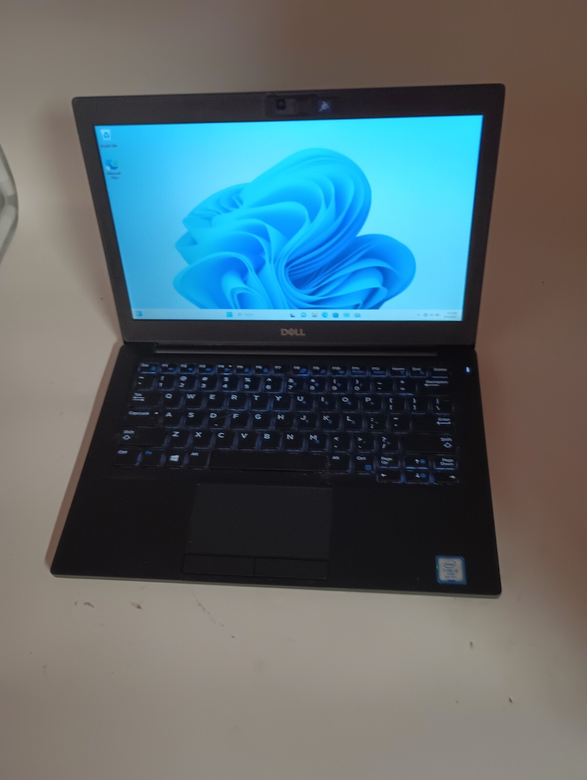 8026 Latitude 7290 w/charger.i5 8th gen(4cores).8GB.128GB SSD.12.5″.Backlit.Nice
