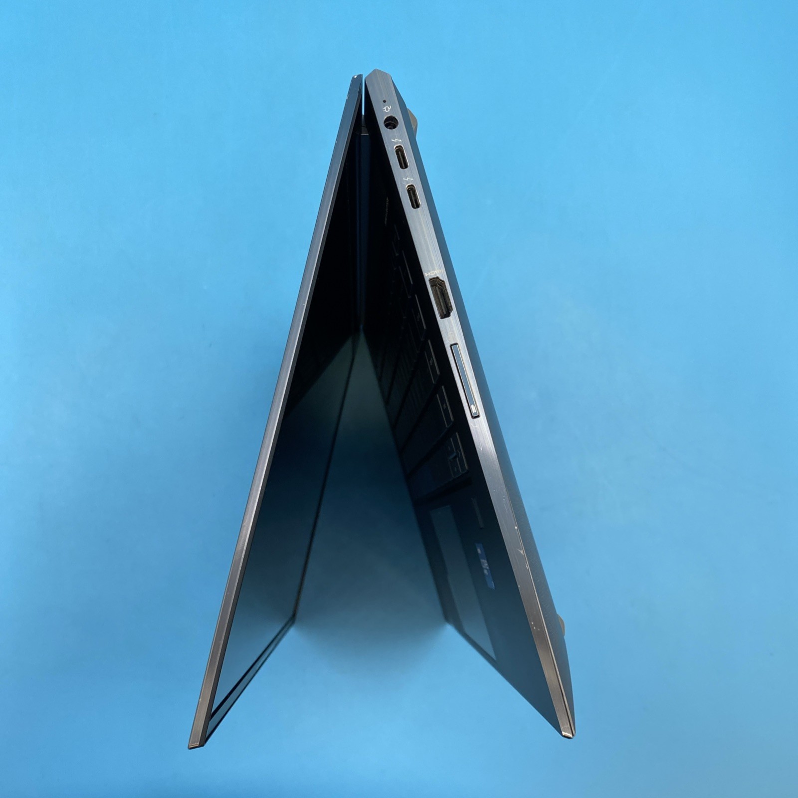 HP ZBook Studio G8 | i7-11850H | 32GB RAM | NO DRIVE | NO OS | 65% BATT
