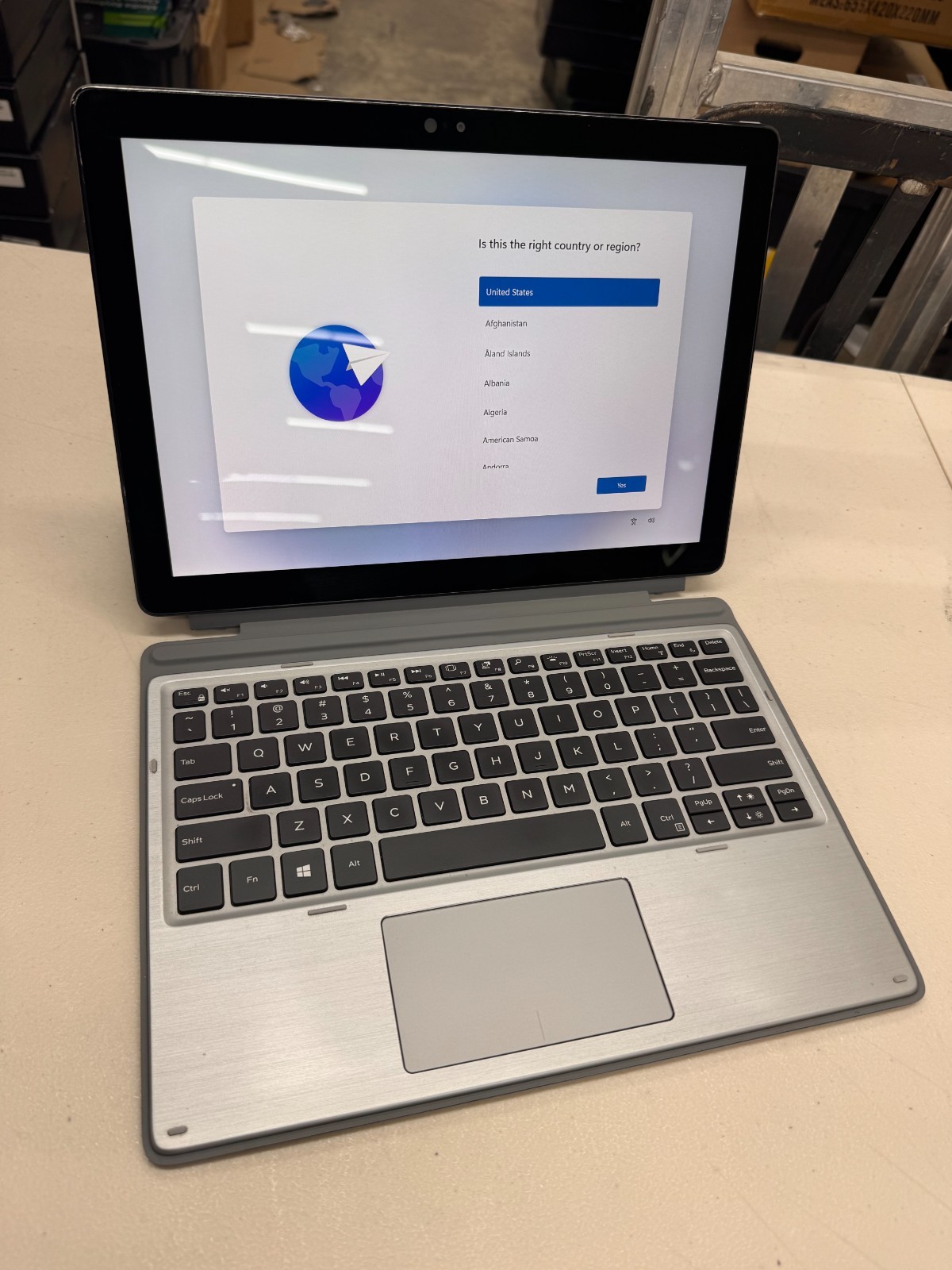 Dell Latitude 7210 2-in-1 12.3″ Touch i5-10310U 8GB RAM 256GB SSD Windows 11 Pro