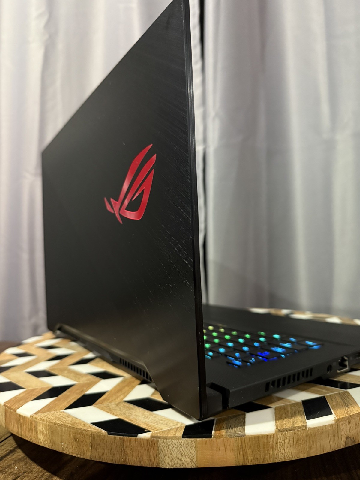 ASUS ROG Zephyrus GU502GV – i7-9750H / Nvidia RTX2060 / 16GB / 1TB / 144Hz 15.6”