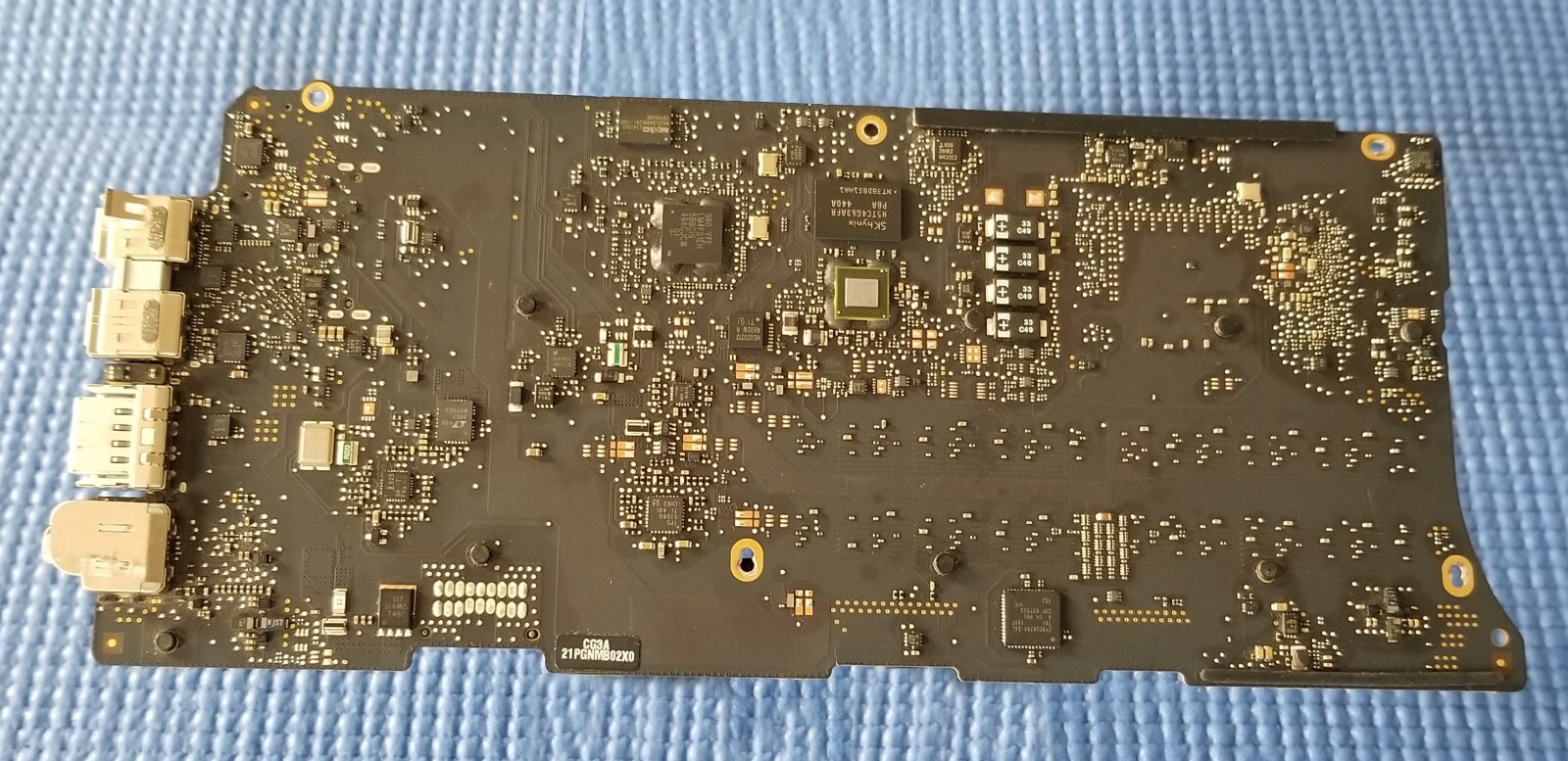 Macbook Pro 13″ Ratina A1502 early 2014 i5- 2.6Ghz, 8GB, logic board 820-3476-A