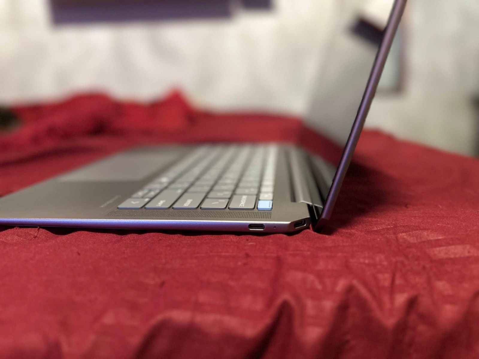 HP OmniBook Ultra CoPilot+ PC Laptop 32 GB RAM 2 TB SSD AMD Ryzen AI 9 HX 375 2k