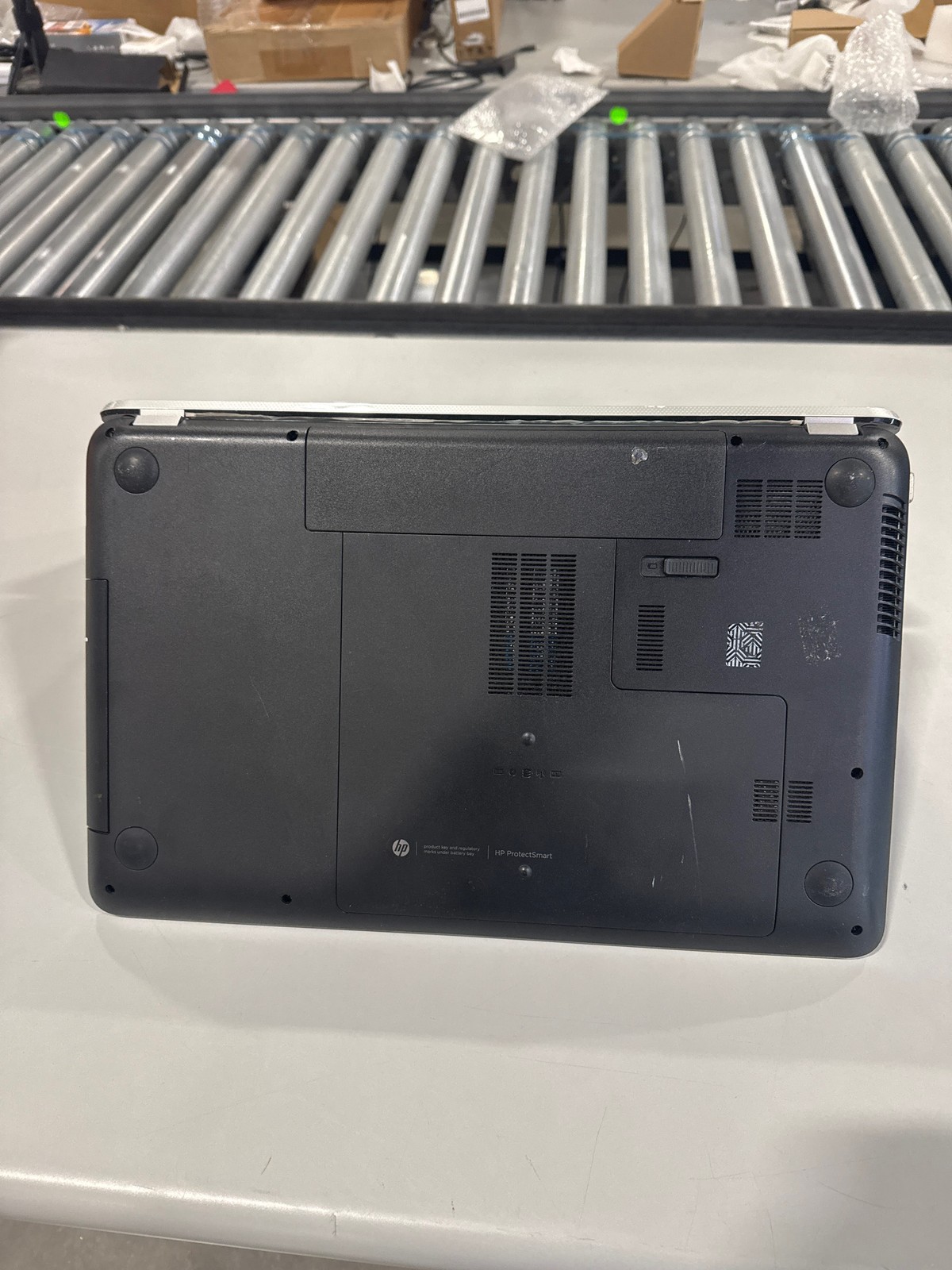 HP PAVILION 17 NOTEBOOK PC 17″ HD AMD A8-4500M 16GB 750GB HDD – Scratch & Dent