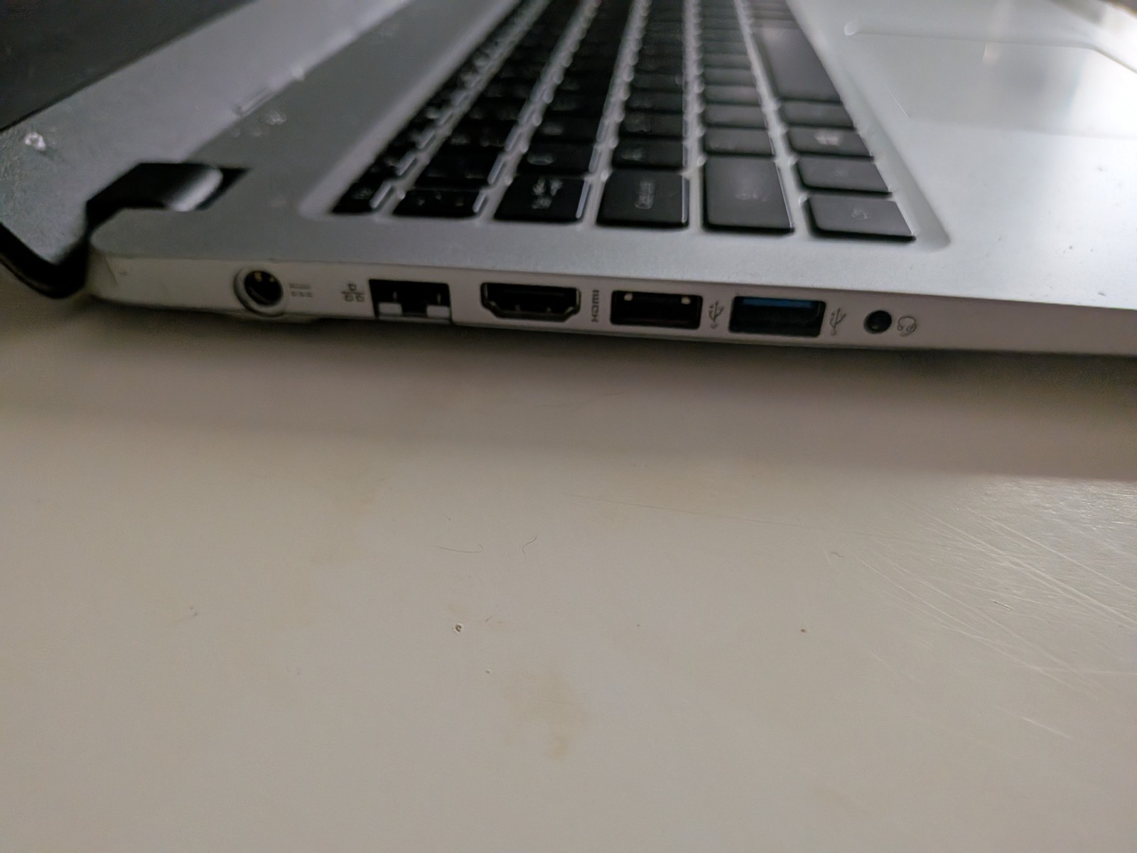 Acer Aspire 5 15.6″ (512GB HDD, AMD Ryzen 3200U, 2.6GHz, 12GB) READ DETAILS