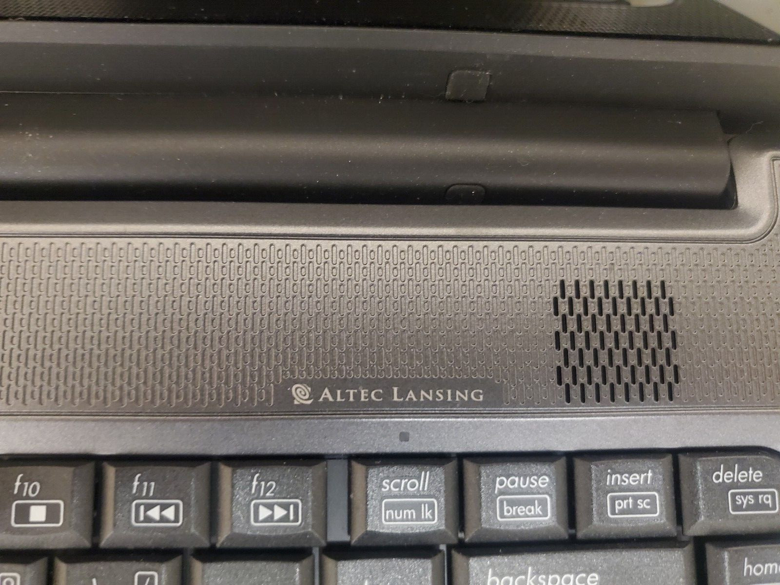 HP Compaq Presario C700 15.4” Intel Pentium Dual Core 1GB RAM NO HDD Works fine