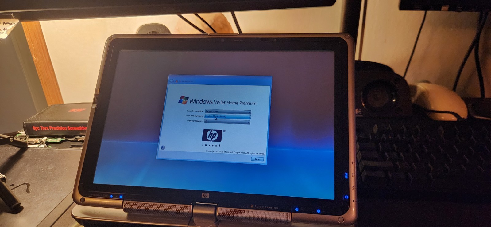 HP Pavillion TX1000 Laptop with Swivel Display