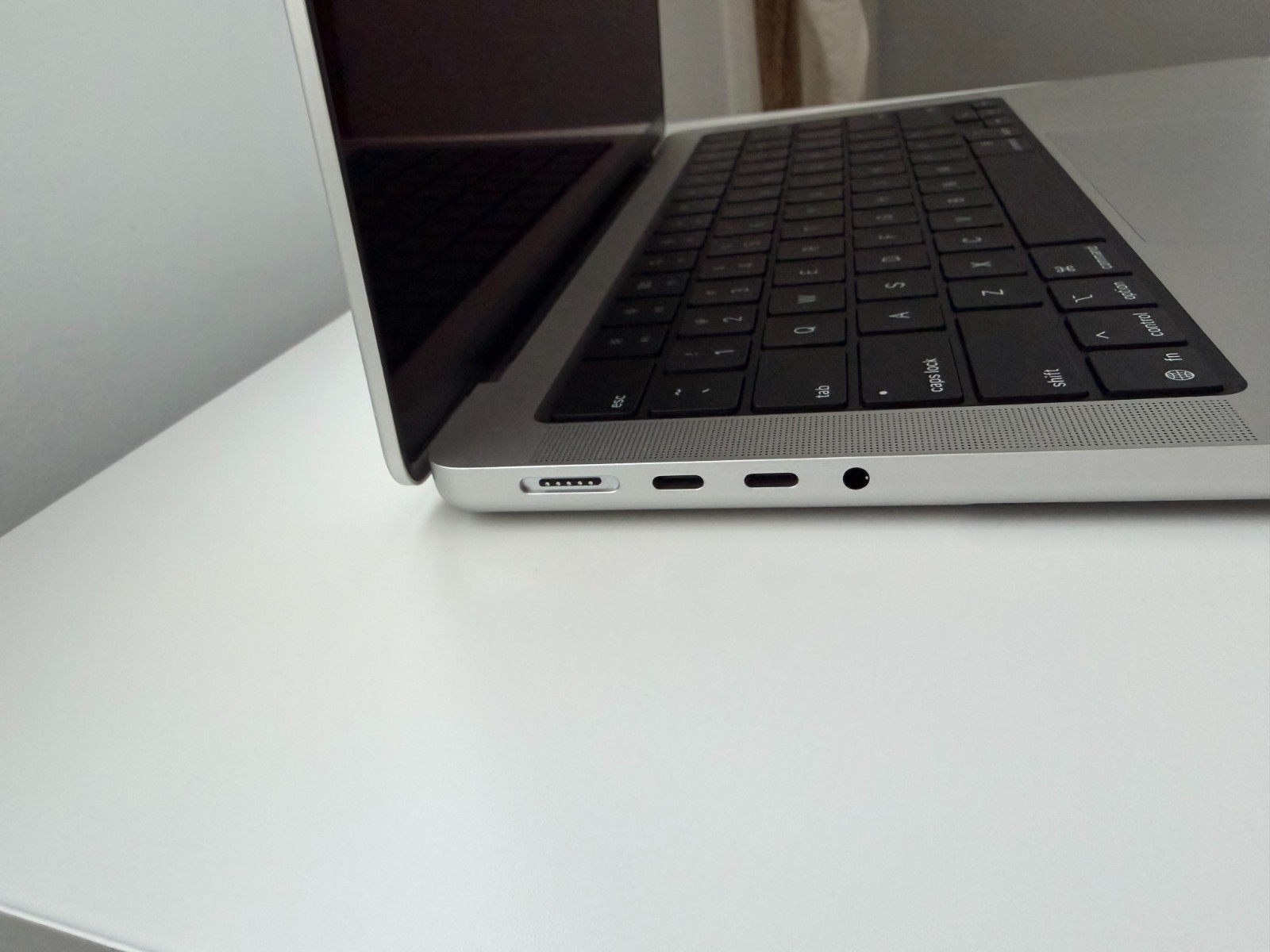 Apple MacBook Pro 14 inch M5 Pro Chip 2025 SSD 512GB Storage 16GB RAM + Warranty