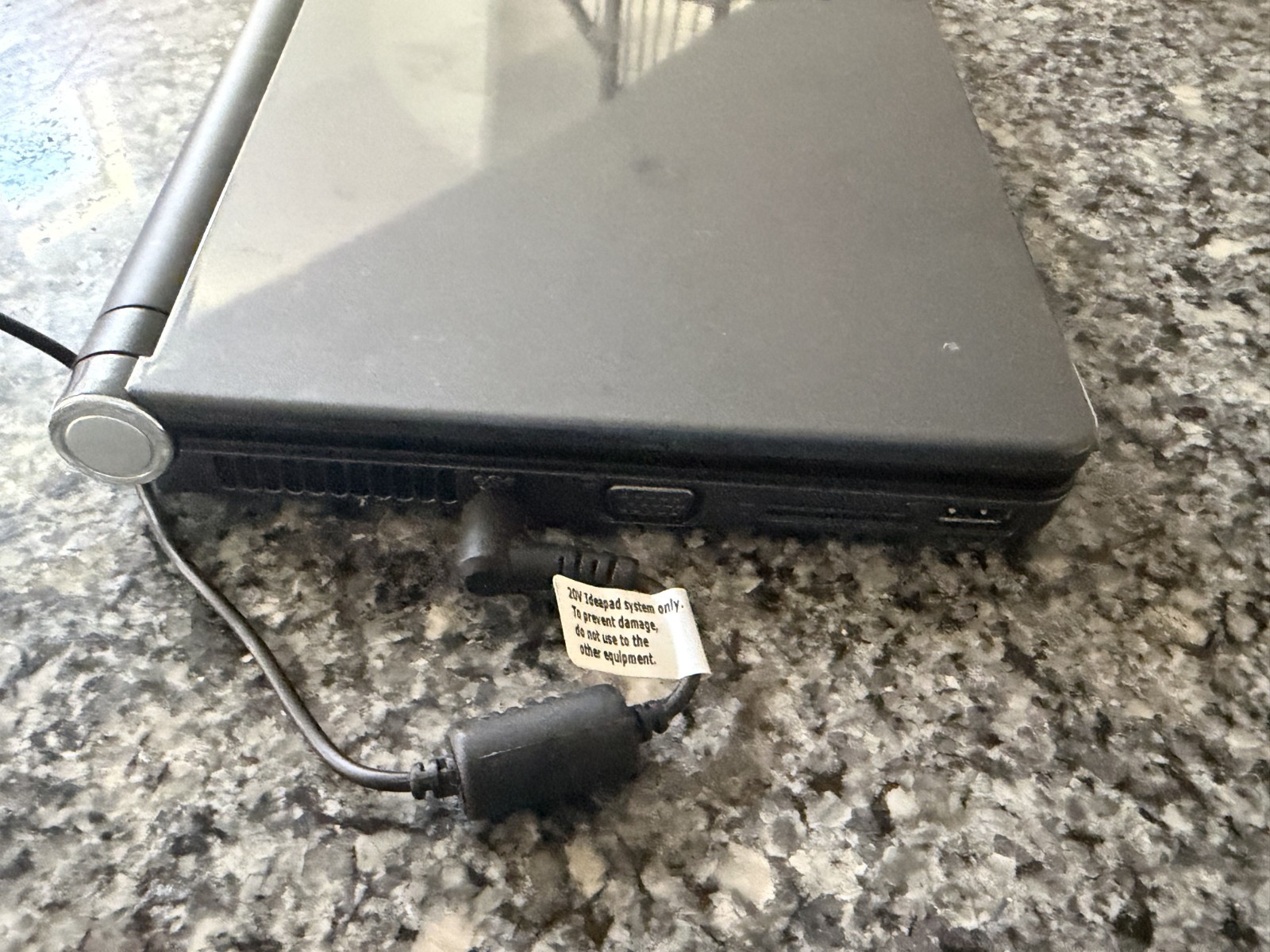 Lenovo IdeaPad S10e, netbook, 10.1″, / 1GB / 160GB / Win XP Home READ
