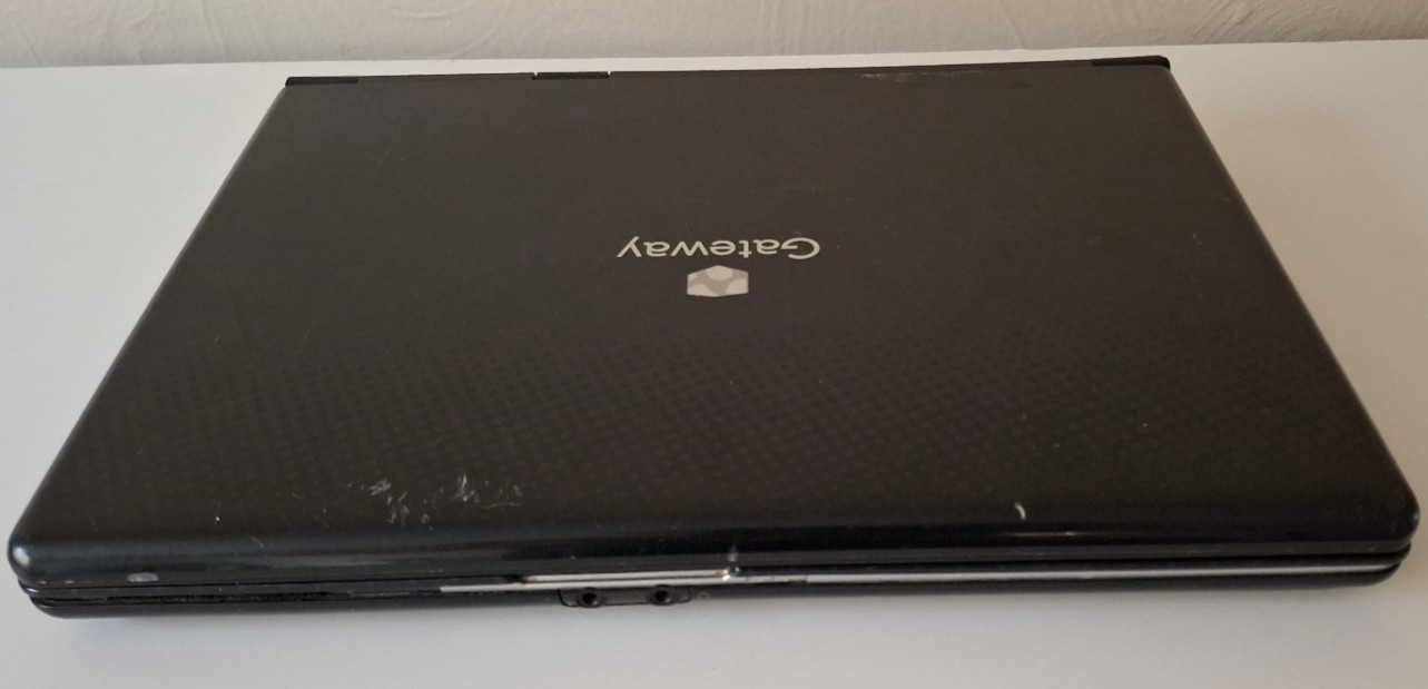 Gateway W305I 14″ Laptop Intel Core 2 Duo 1 GB Ram,Charger, No HD/OS