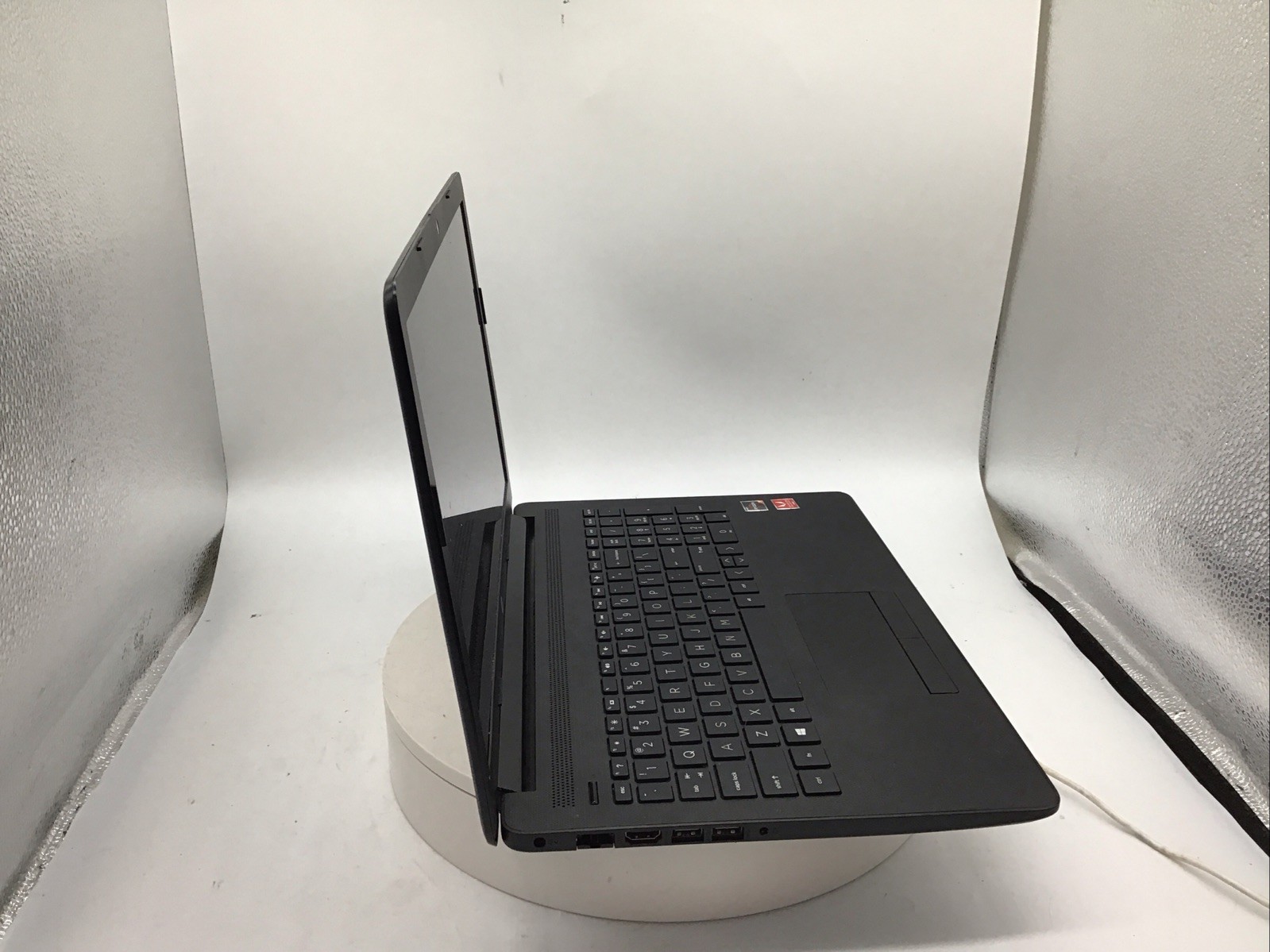 HP db0066wm 15.6″ Laptop Ryzen 3 2200U 4GB RAM 1TB HDD Windows 11 Pro Used READ
