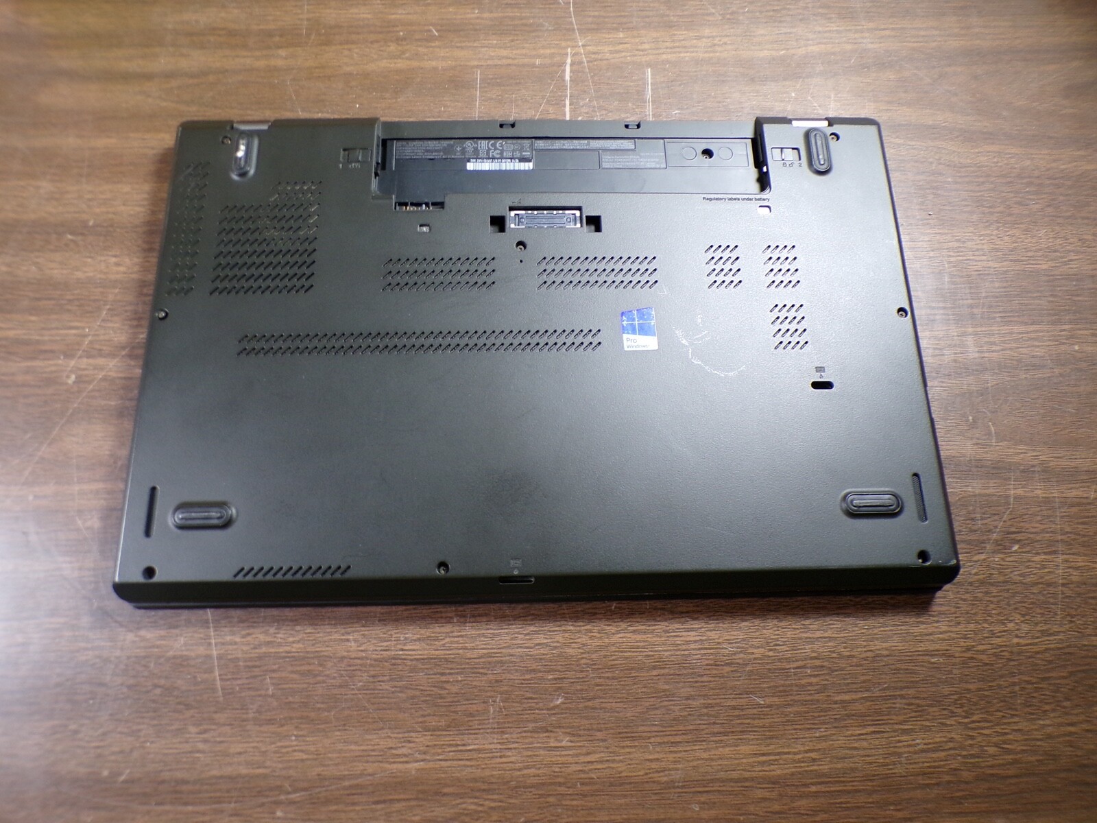 THINKPAD LENOVO T570 INTEL CORE I5-6300U 2.40GHZ 4GB RAM **NO HD/ NO CADDIE