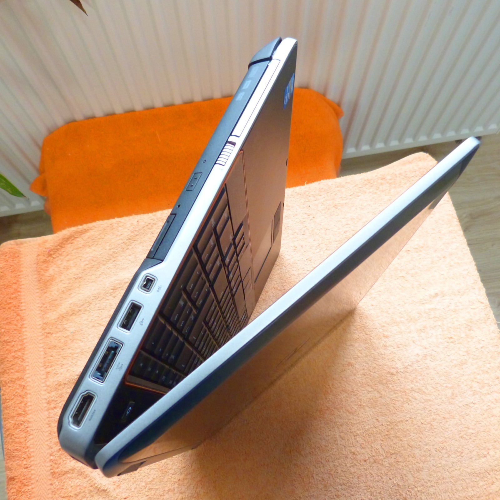 XL Lot of DOCK Dell E6520 METAL Business 15″ HD l Windows 11 SSD TURBO i5
