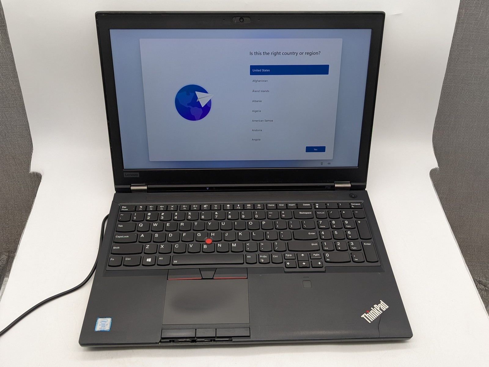 Lenovo ThinkPad P52 15″ FHD I7-8850H 1TB SSD 8GB W11P Quadro P3200 FPR *READ*