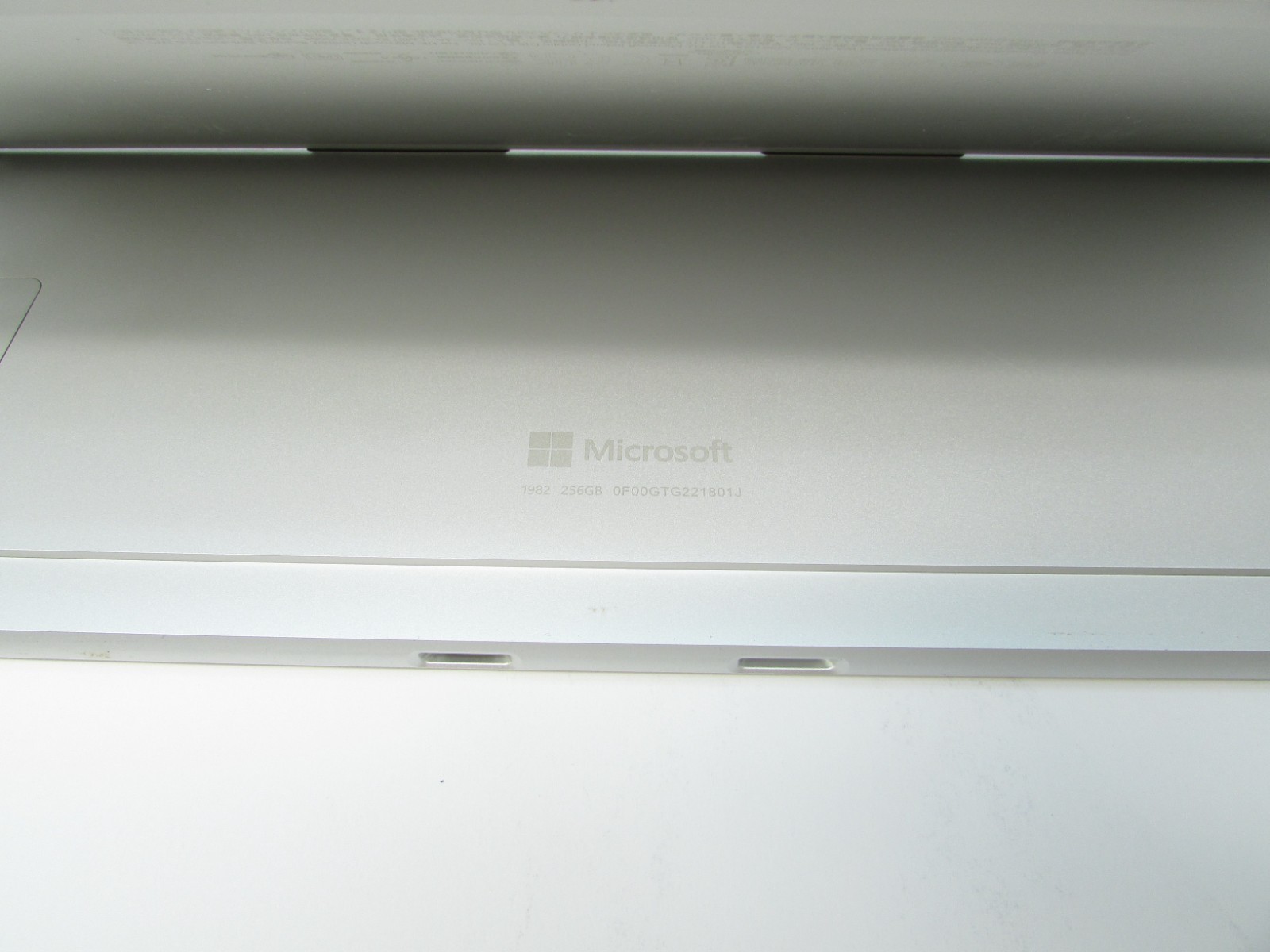 Microsoft Surface Pro 8 (1982) i5-1145G7 16GB RAM 256GB NVMe No OS/AC/Keyboard